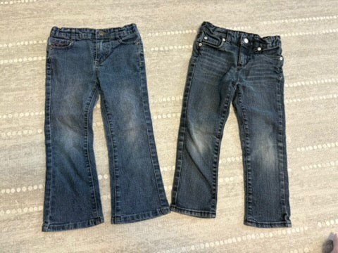 Seller 183- Girls 4T Arizona Jeans Bundle (Set of 2) VGUC