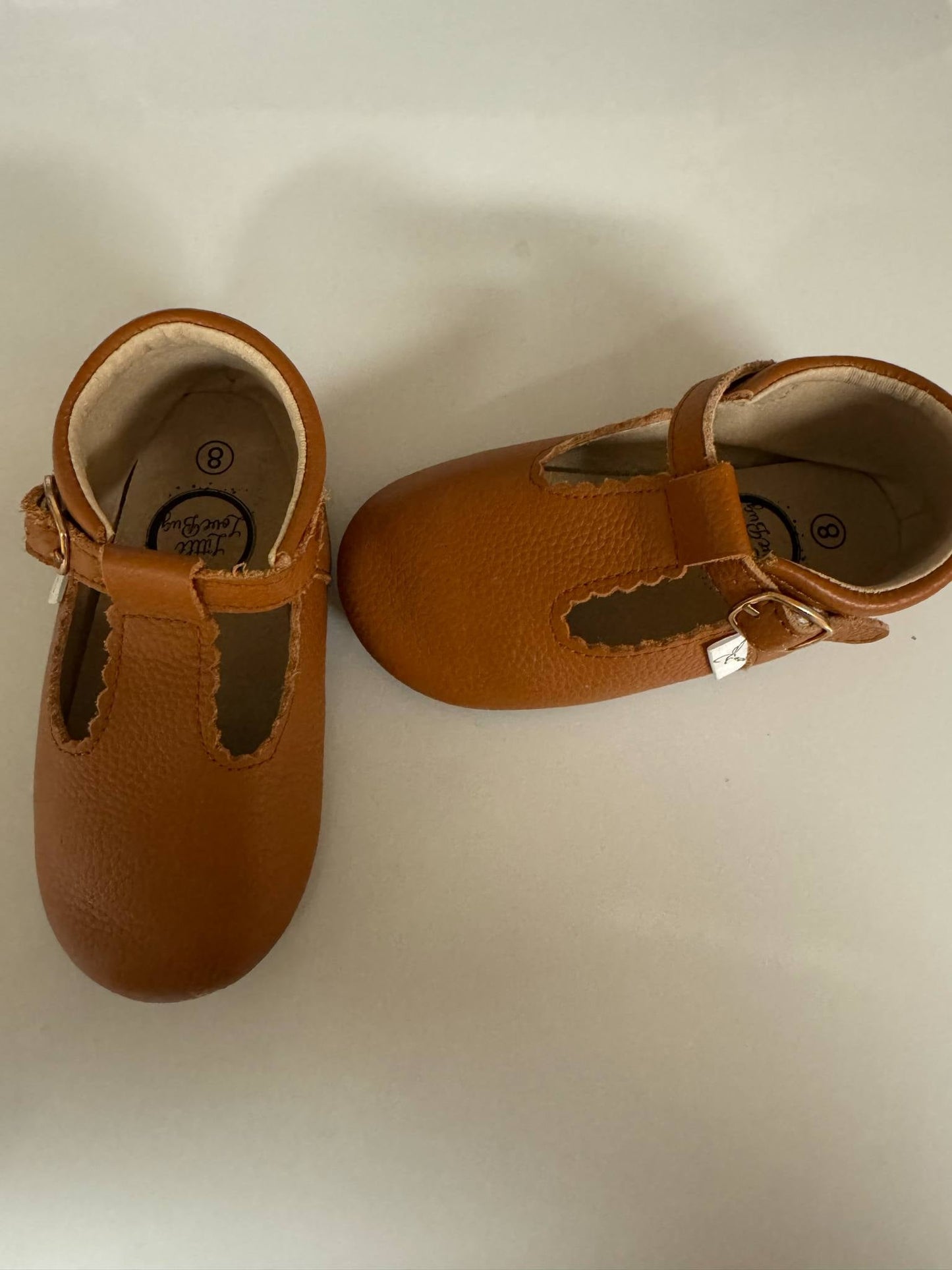 REDUCED #92 girls size 8 brown leather pecan t bar shoe like new. Little love bug