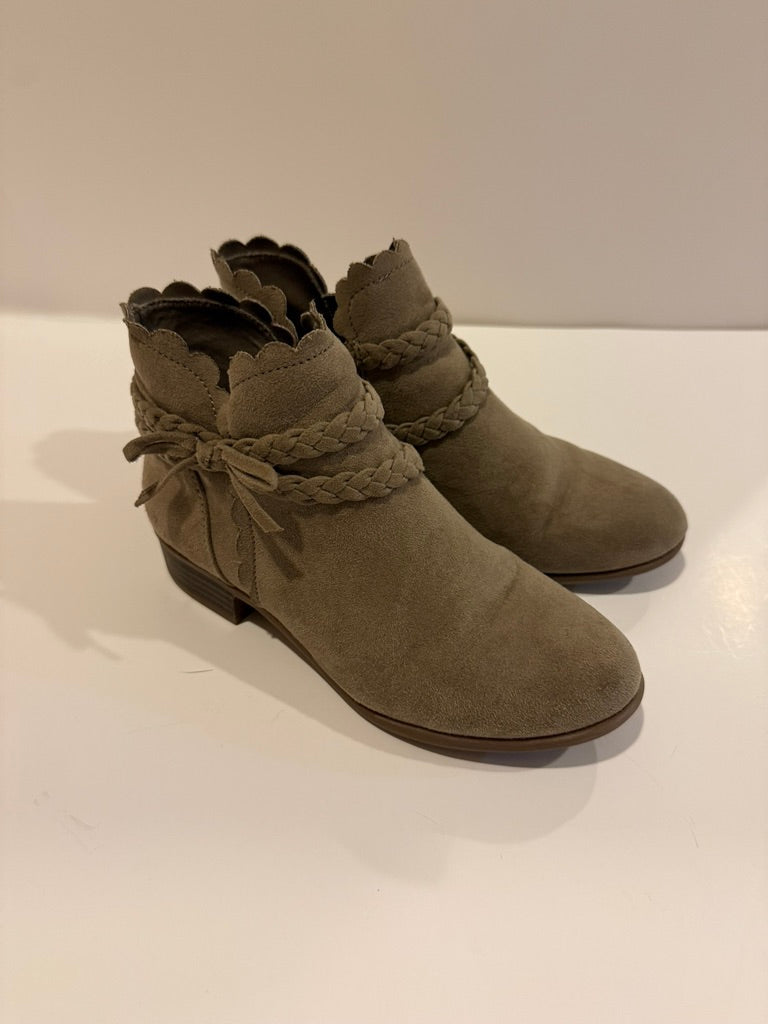 179 Girls Taupe Suede Boots-size 2