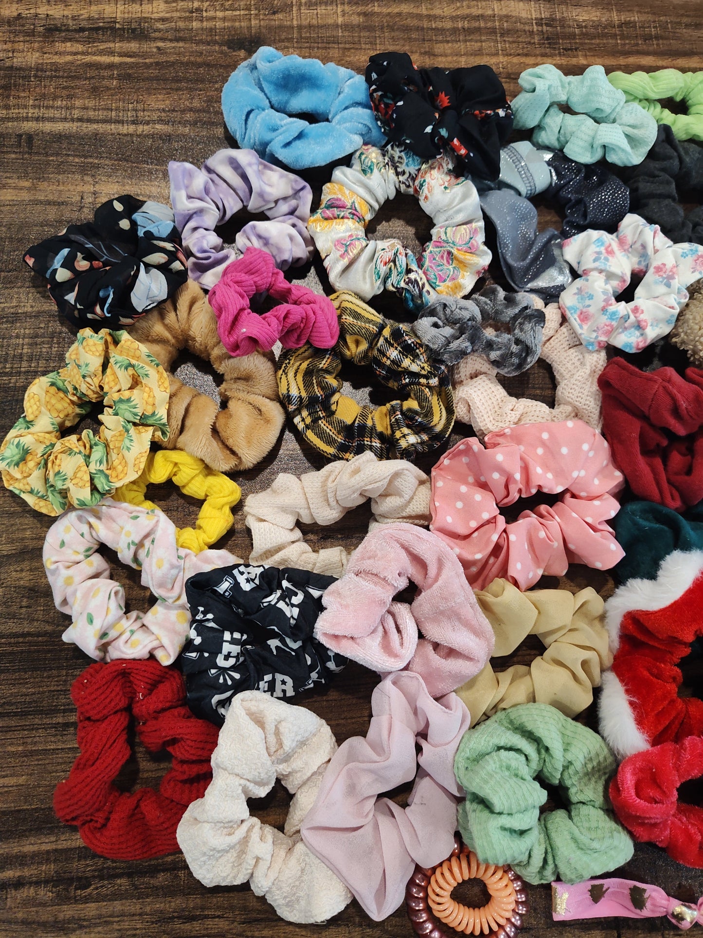 Seller 185: Large scrunchie lot