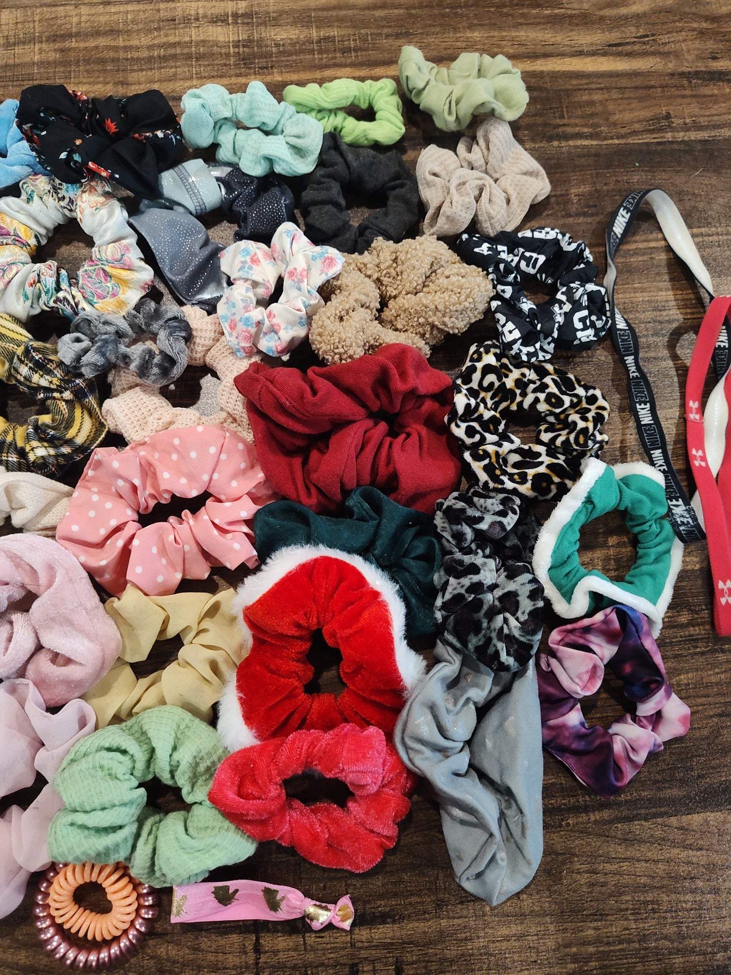 Seller 185: Large scrunchie lot