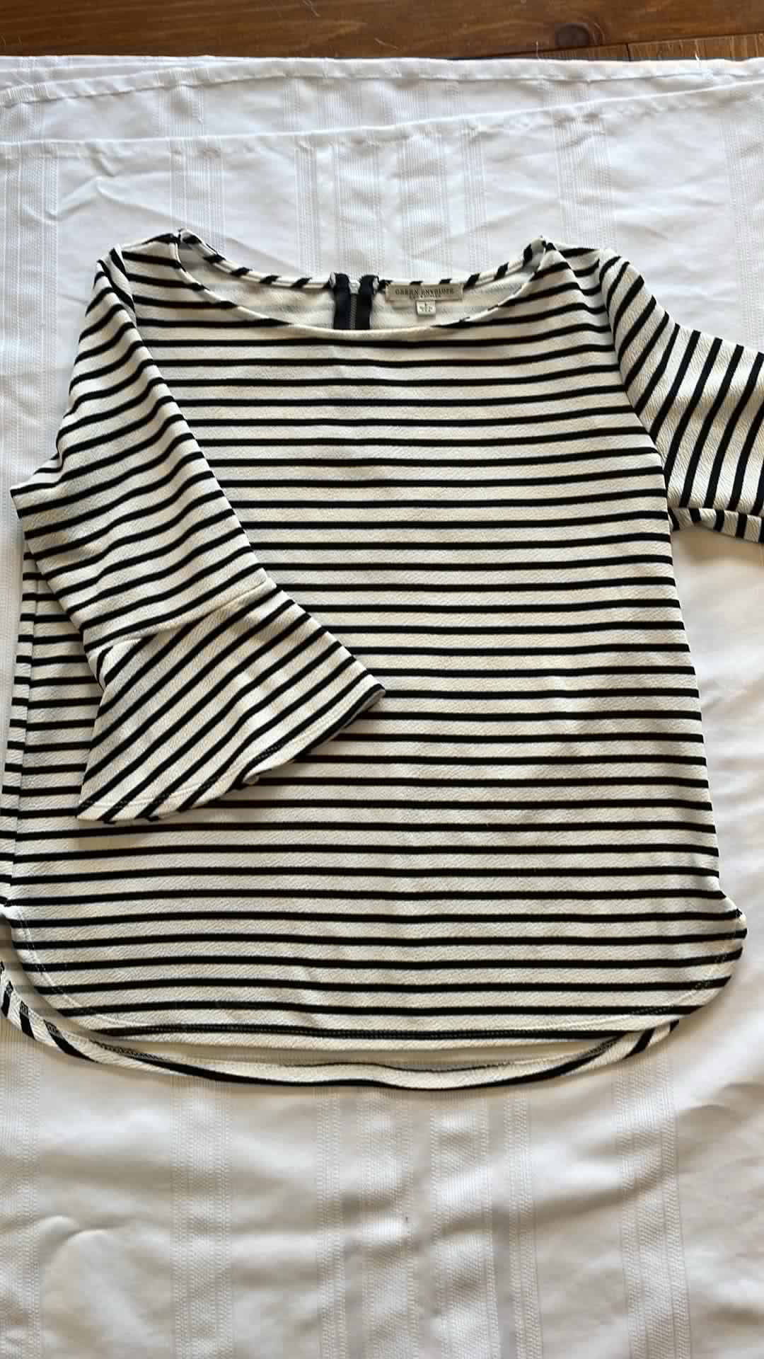 #29 Women's size L Shirt EUC
