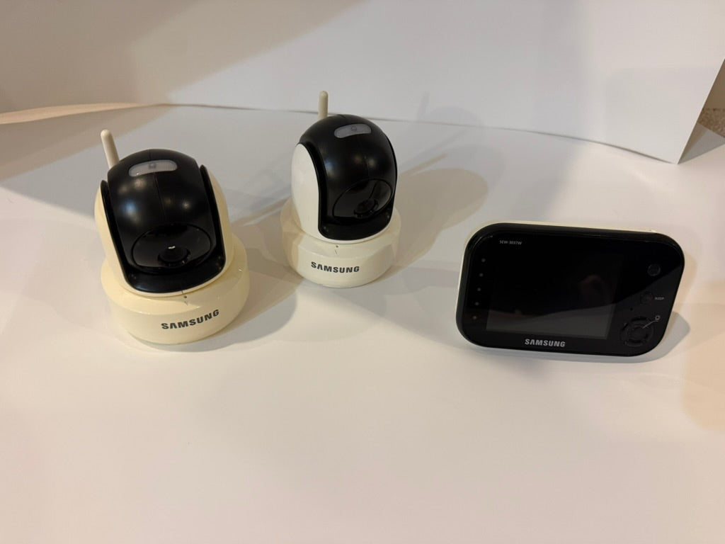 #142 Seller Samsung Video Monitor (2 cameras included)