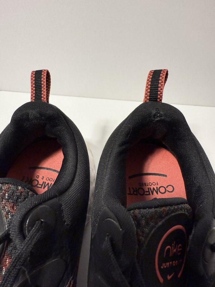 Seller 229 - Nike 8.5 Comfort Renew