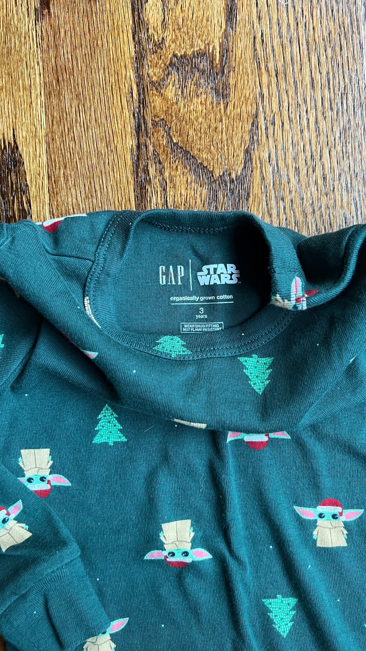 Seller #115 - REDUCED Gap Organic Boy / Gender Neutral 3T Star Wars / Grogu Holiday Pajamas, VGUC