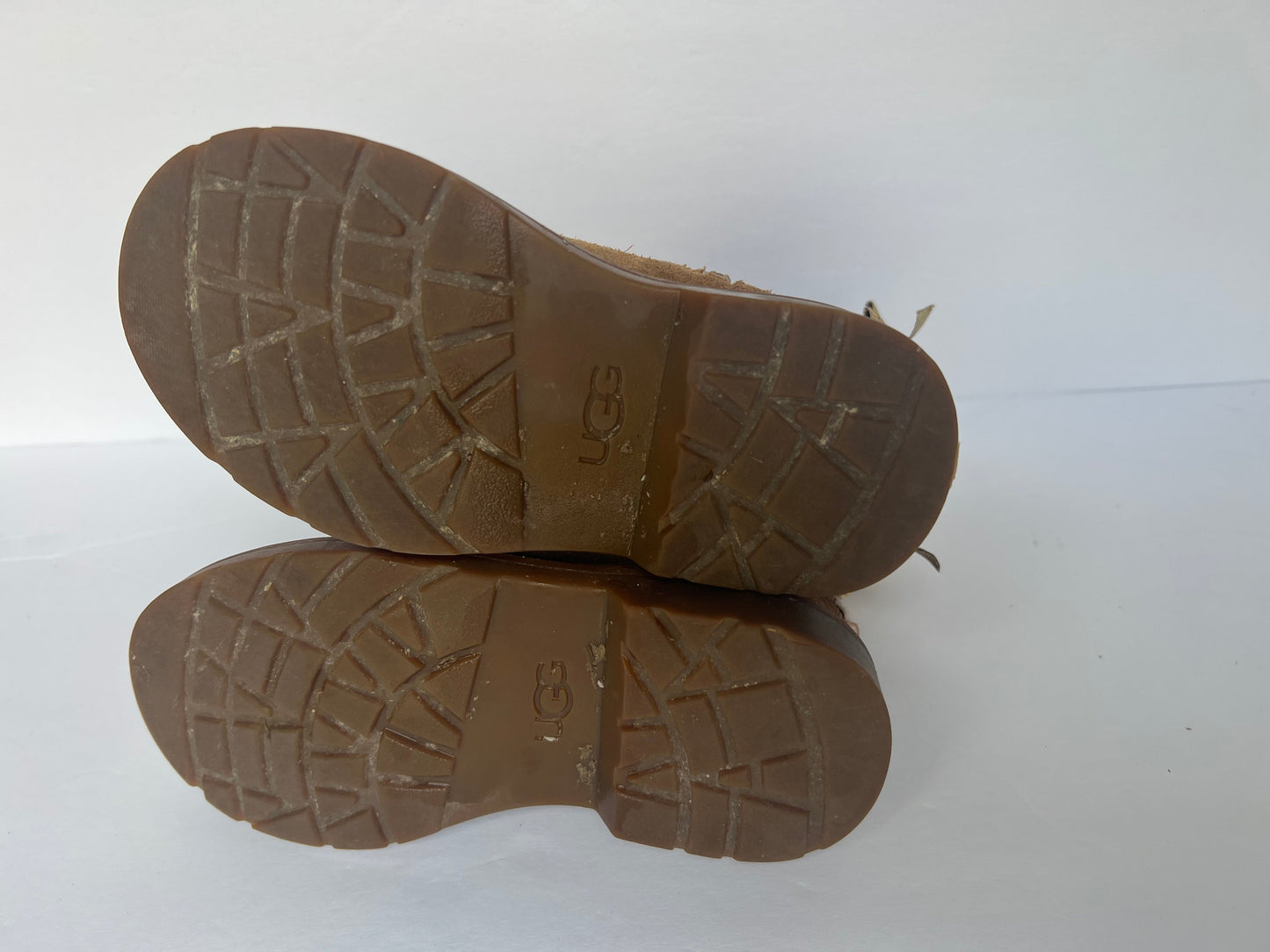 #180 Girls size 9 Ugg Tillee bow boot VGUC