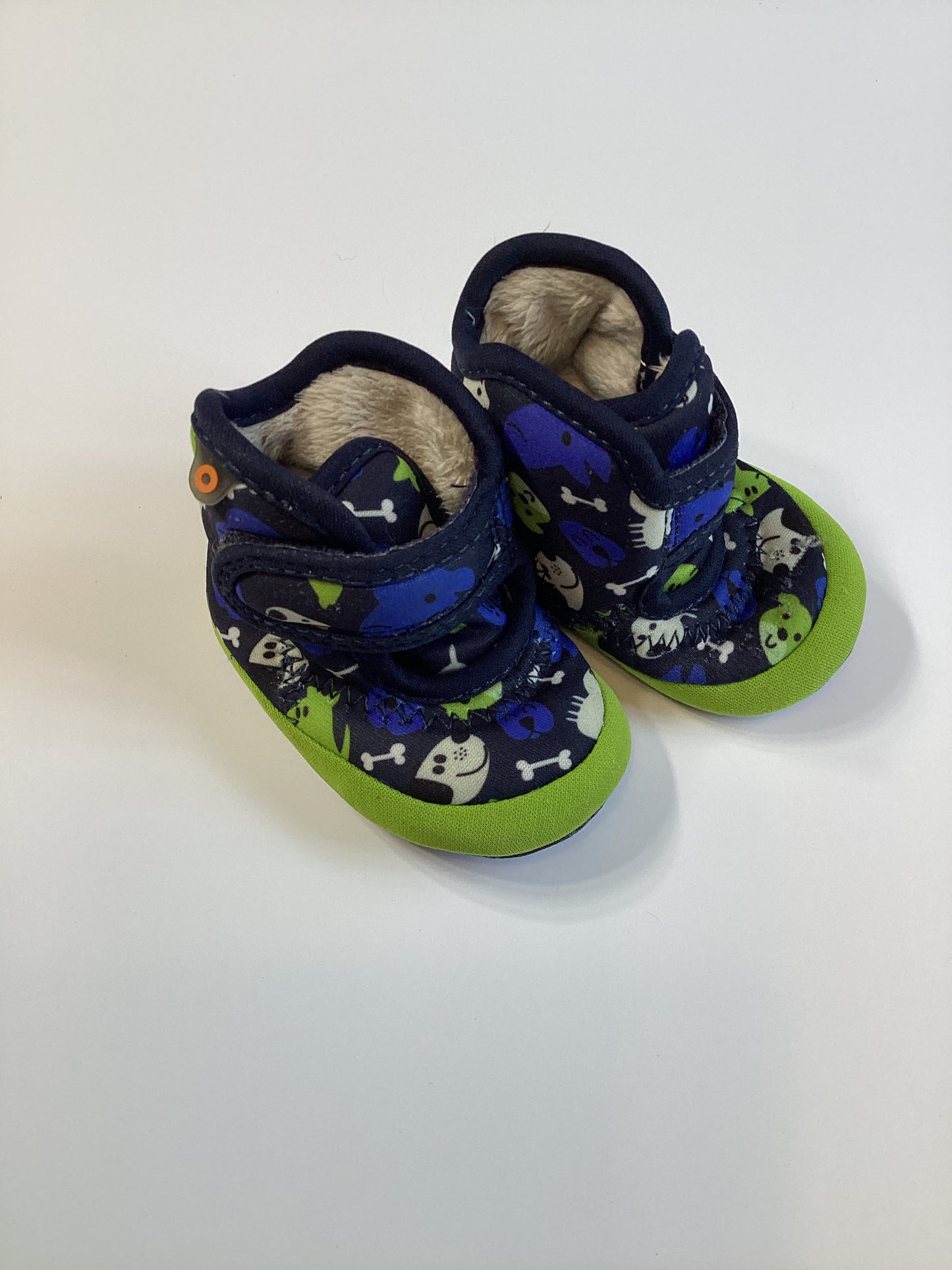 #129 REDUCED Boggs infant booties 6-12m