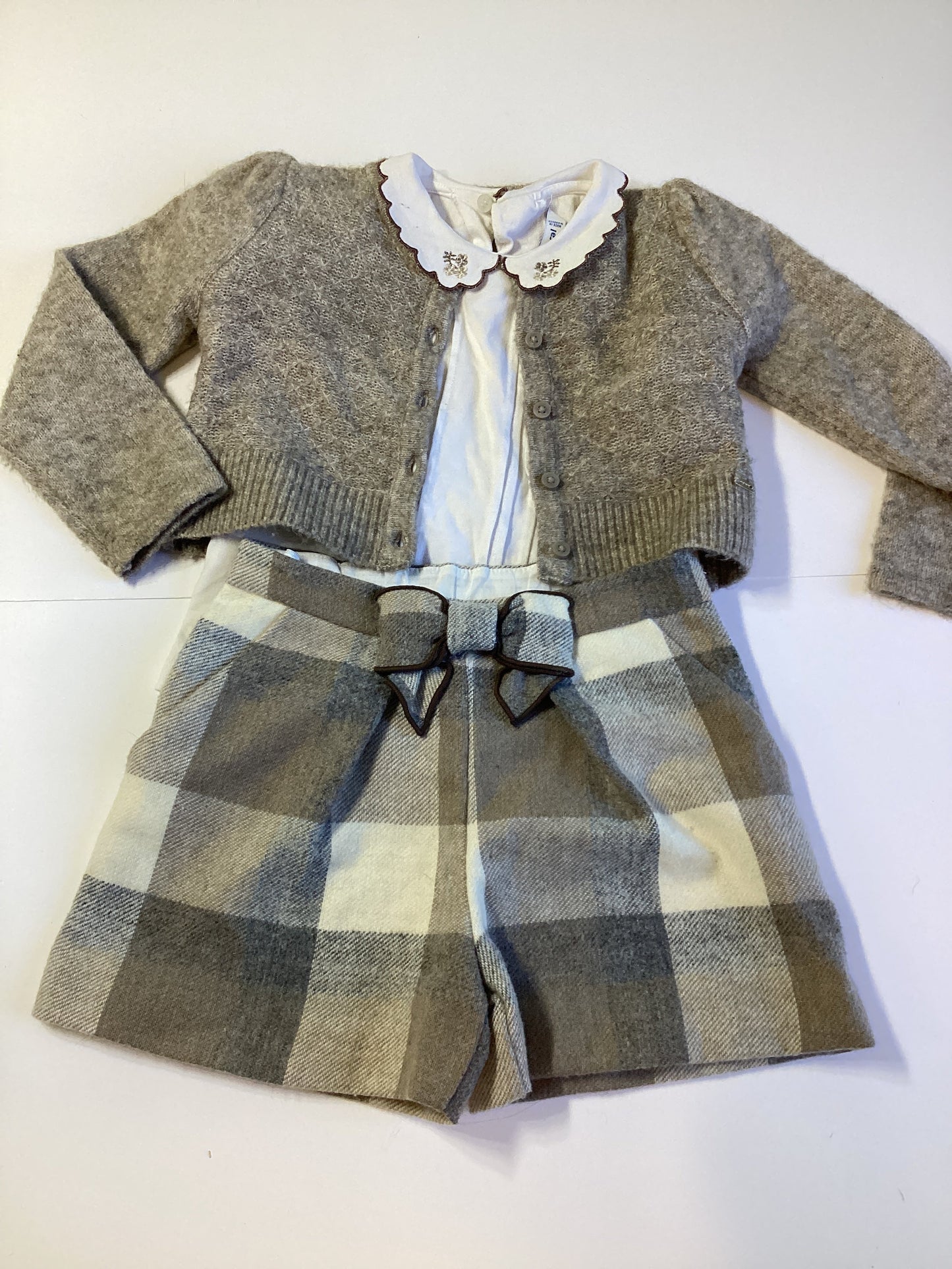 #129 REDUCED 3T / 36m mayoral outfit with adjustable shorts