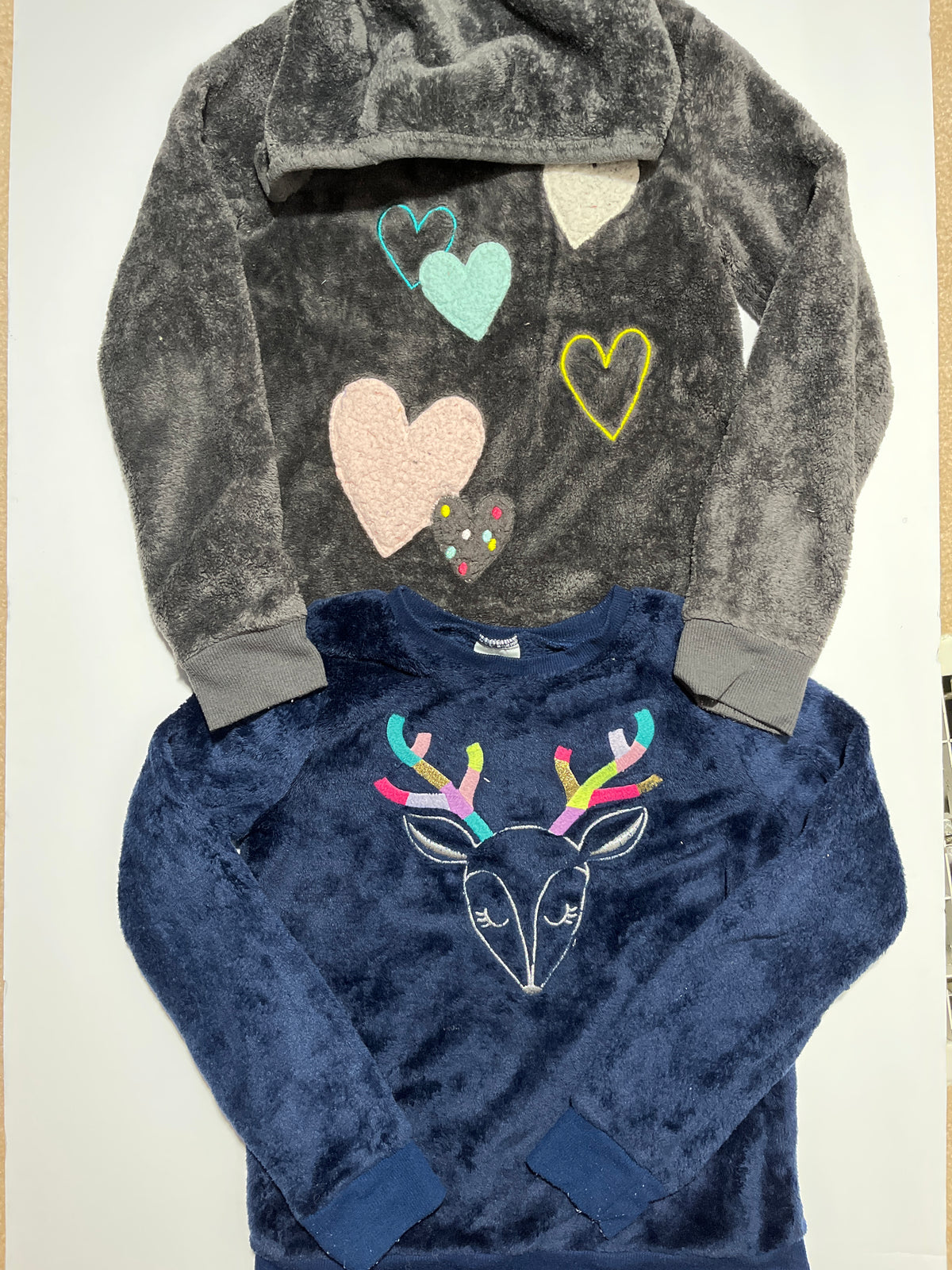 #150 girls size 7 jumping beans navy and grey plush sweatshirts