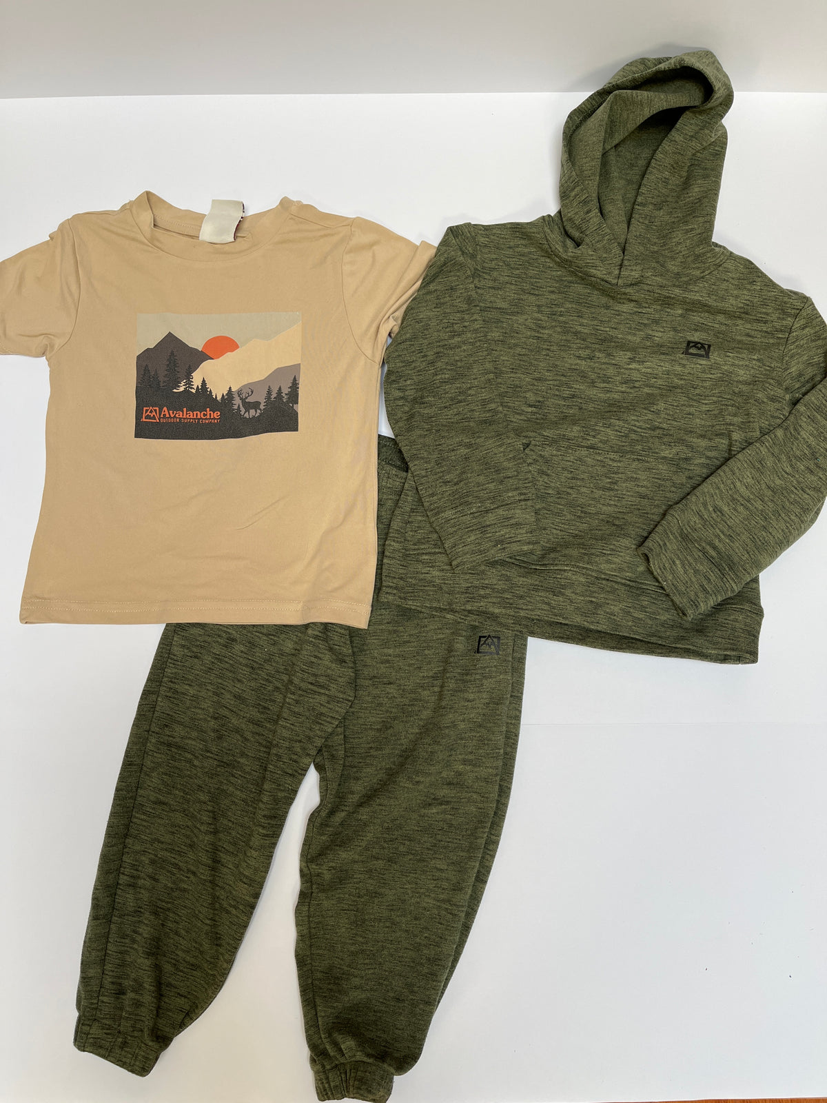 #150 boys 4 avalanche super soft outfit set green hoodie and brown shirt