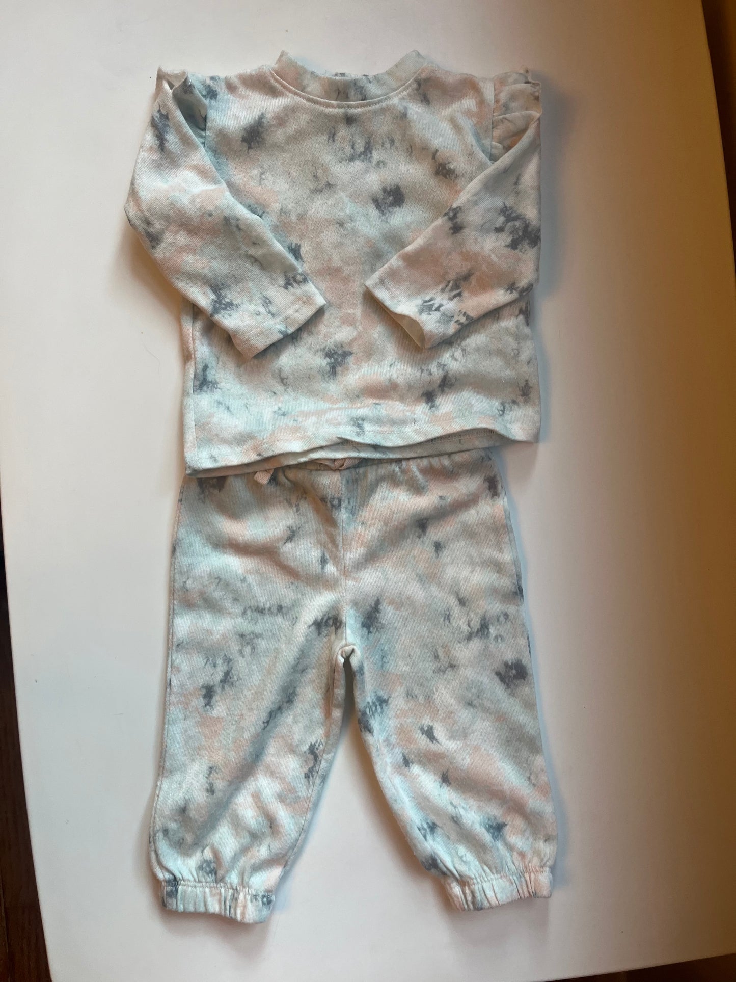 Seller #20 Grayson Mini sweatsuit 6-9 mo