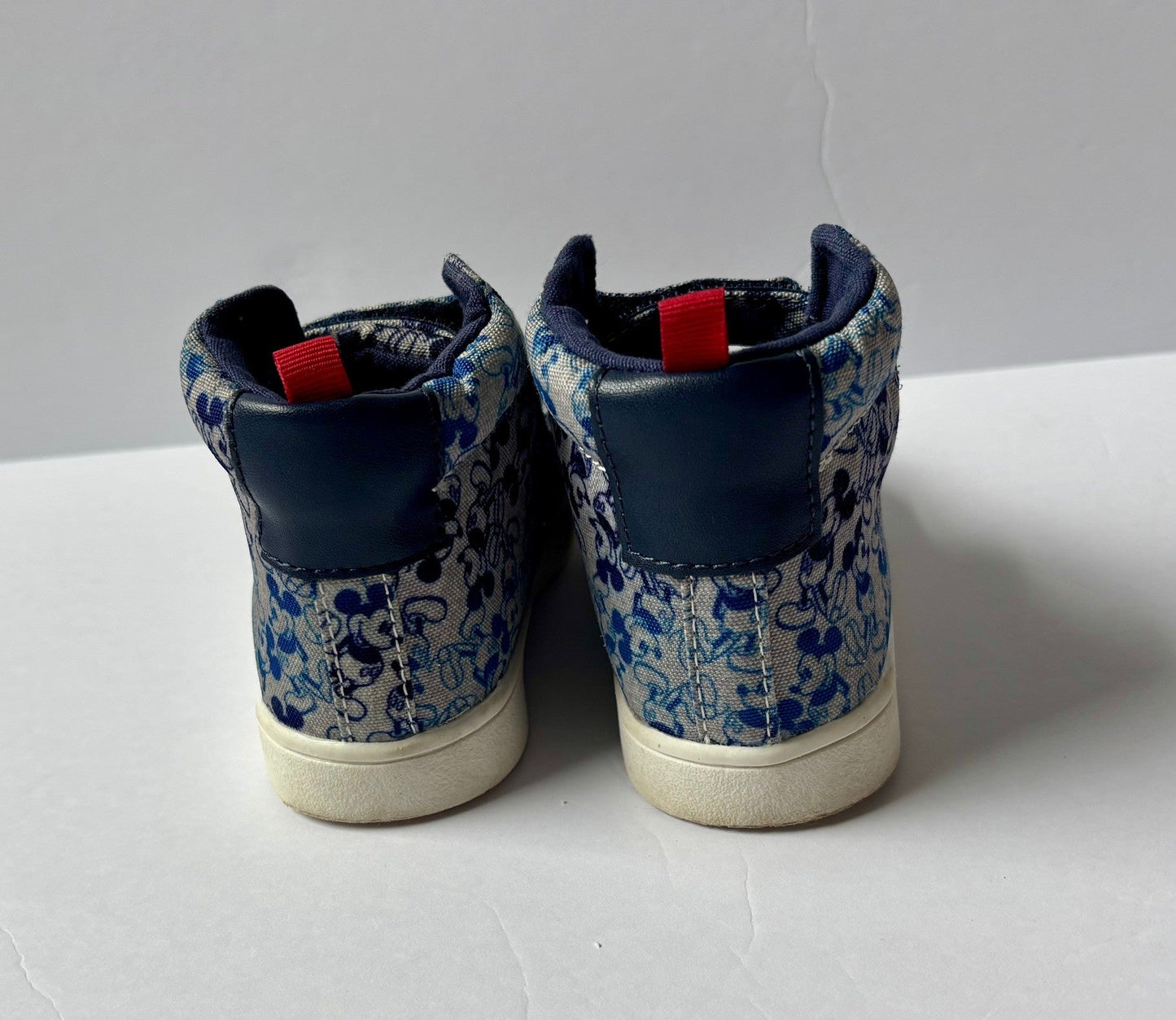 #43 Gap Mickey Sneakers Boys 7 EUC