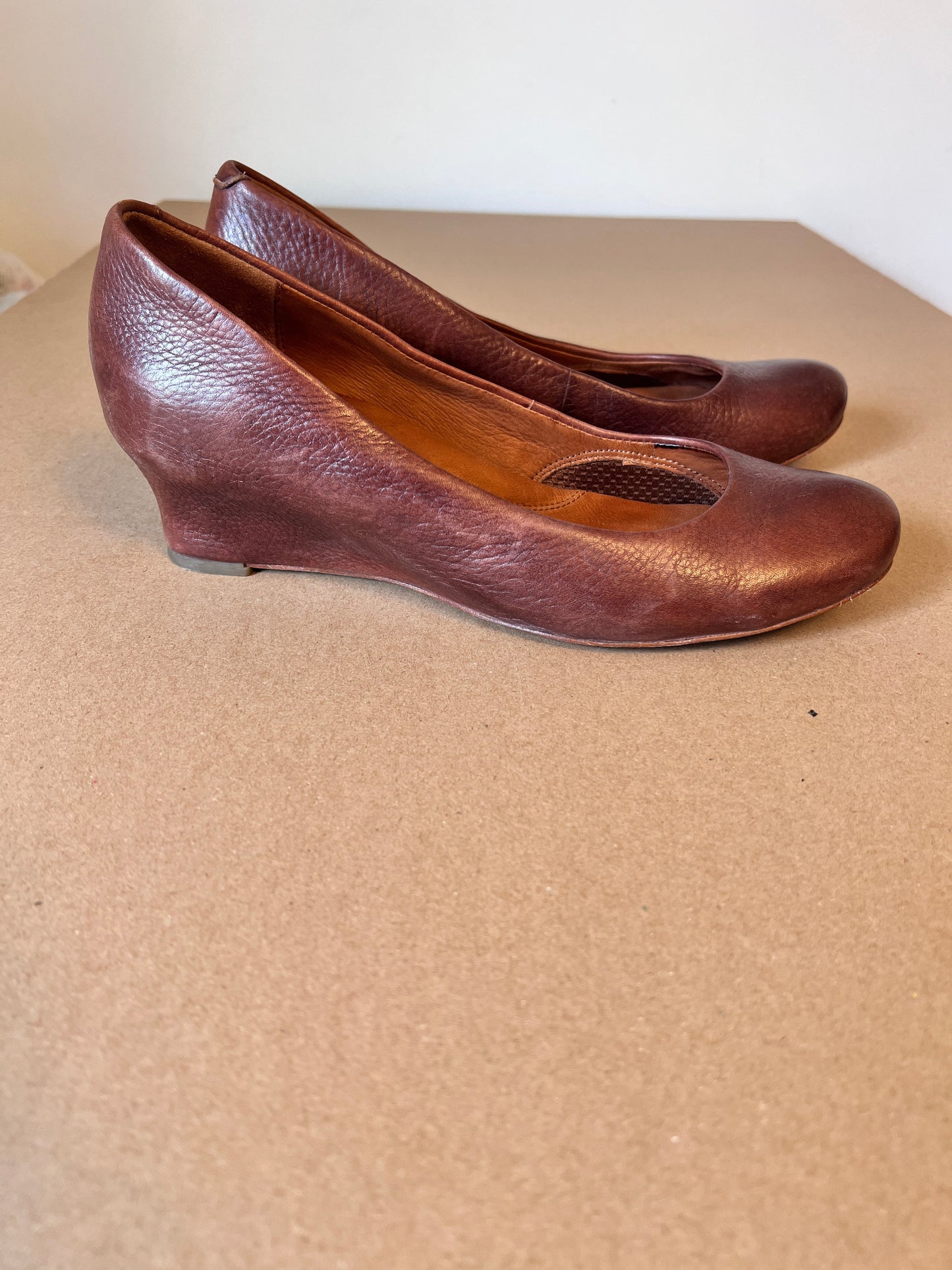 #176 - Gentle Souls women’s leather wedges |9.5M