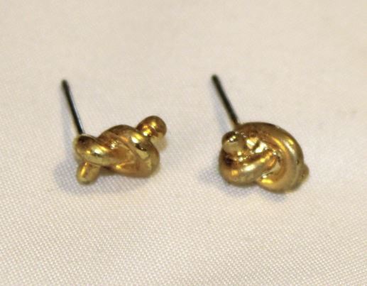 #168 Gold knot earrings
