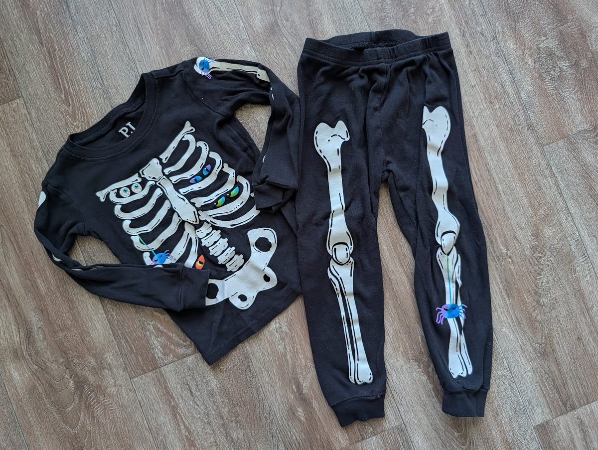 #8 Glow in the Dark Halloween Pajamas Size 3T