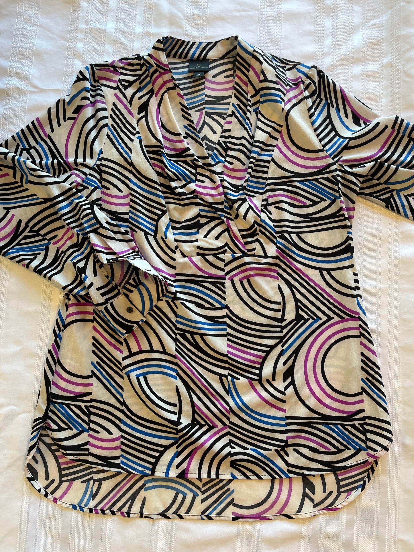 #29 Women’s size M silky over shirt EUC