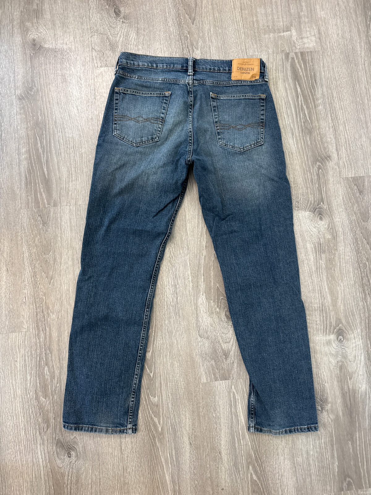 #149 Men’s 32x30 Denizen jeans straight fit