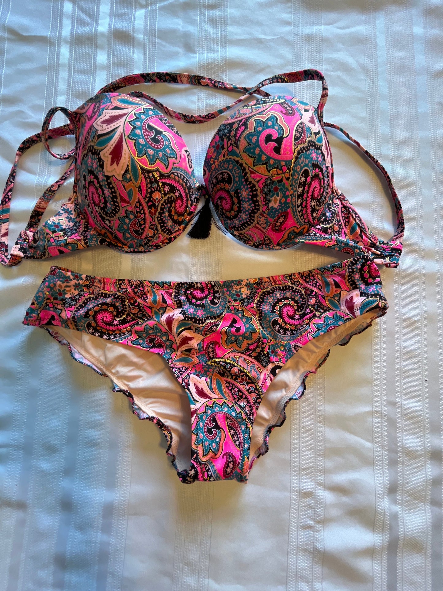 #57 Women’s Large/34DD swim suit NWOT