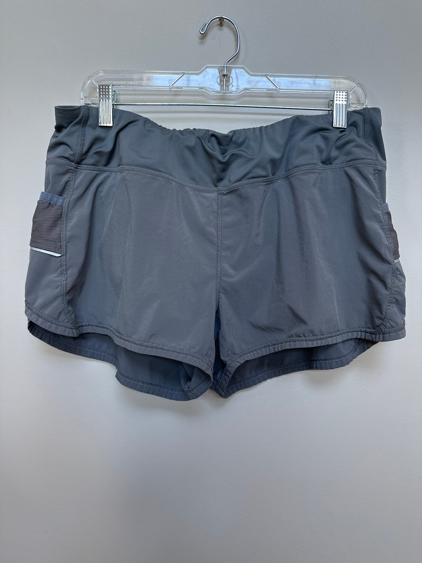#130 Athleta Women’s Sz XL Gray Athletic Shorts
