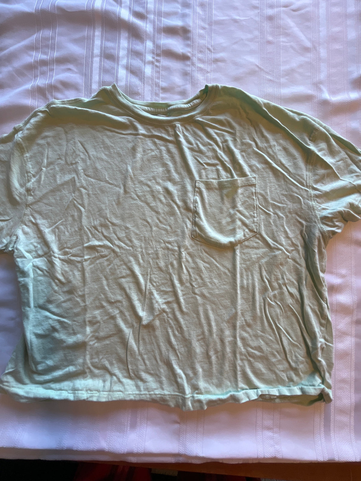 #43 Juniors large crop tee GUC