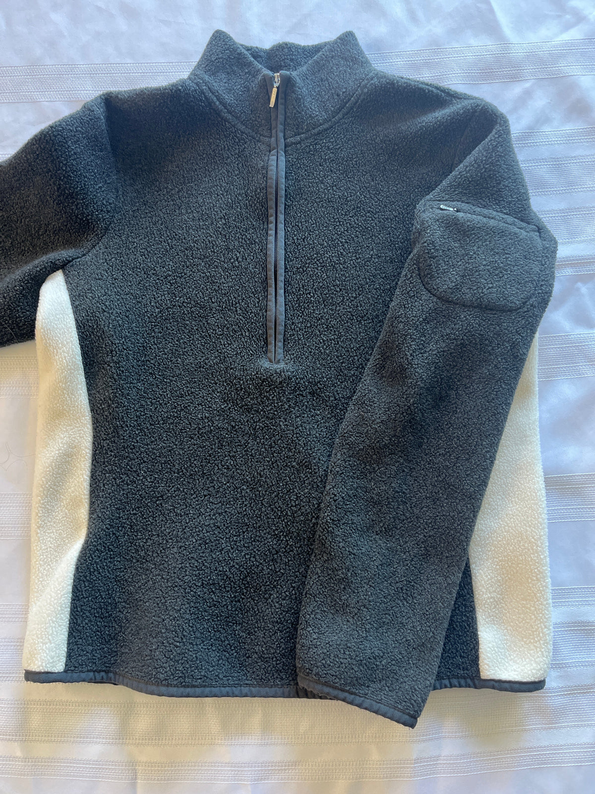 #43 Juniors Gap L quarter zip EUC