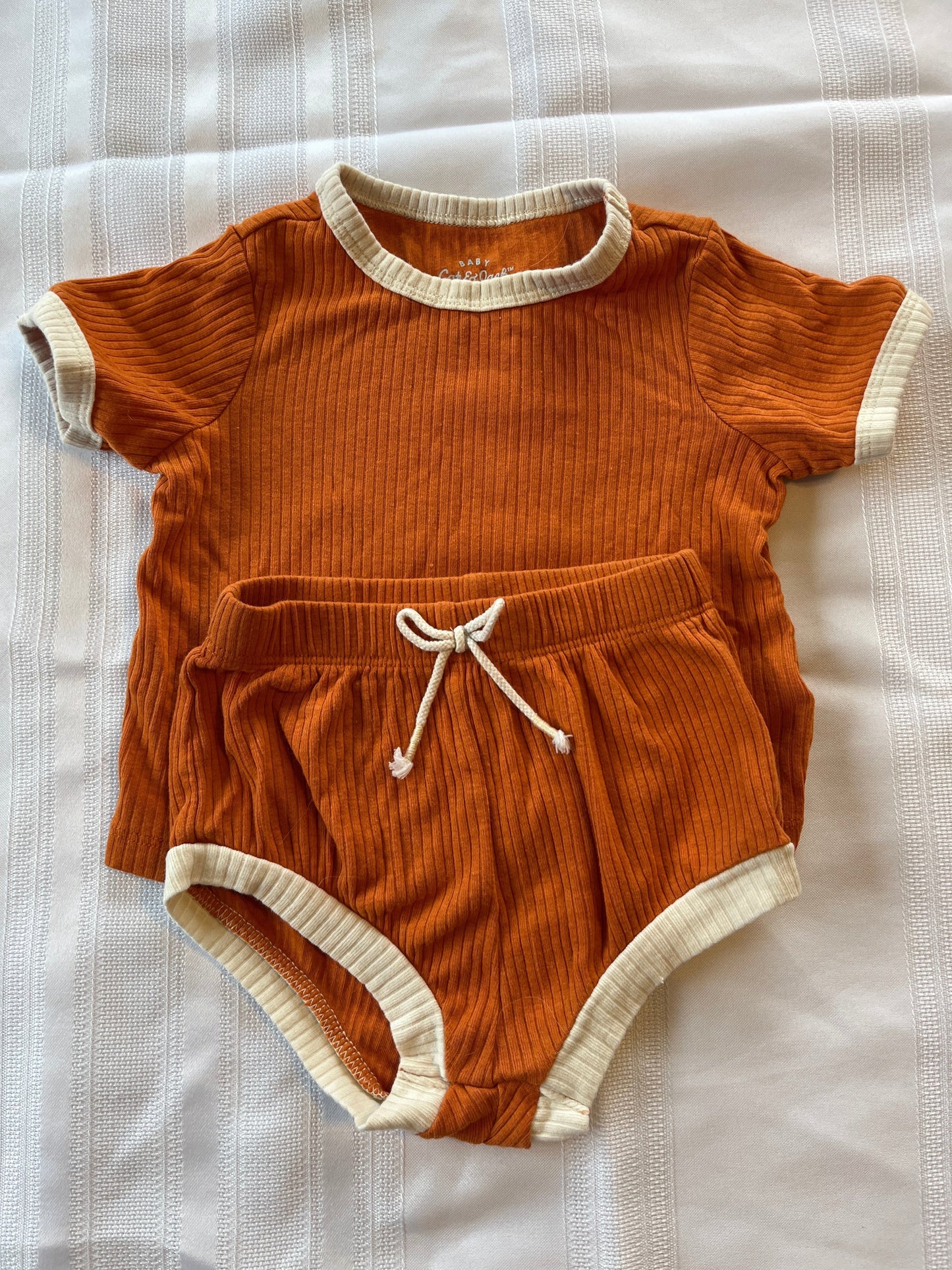 #29 6-9 mo Boys/girls Cat and Jack 2 piece short set EUC