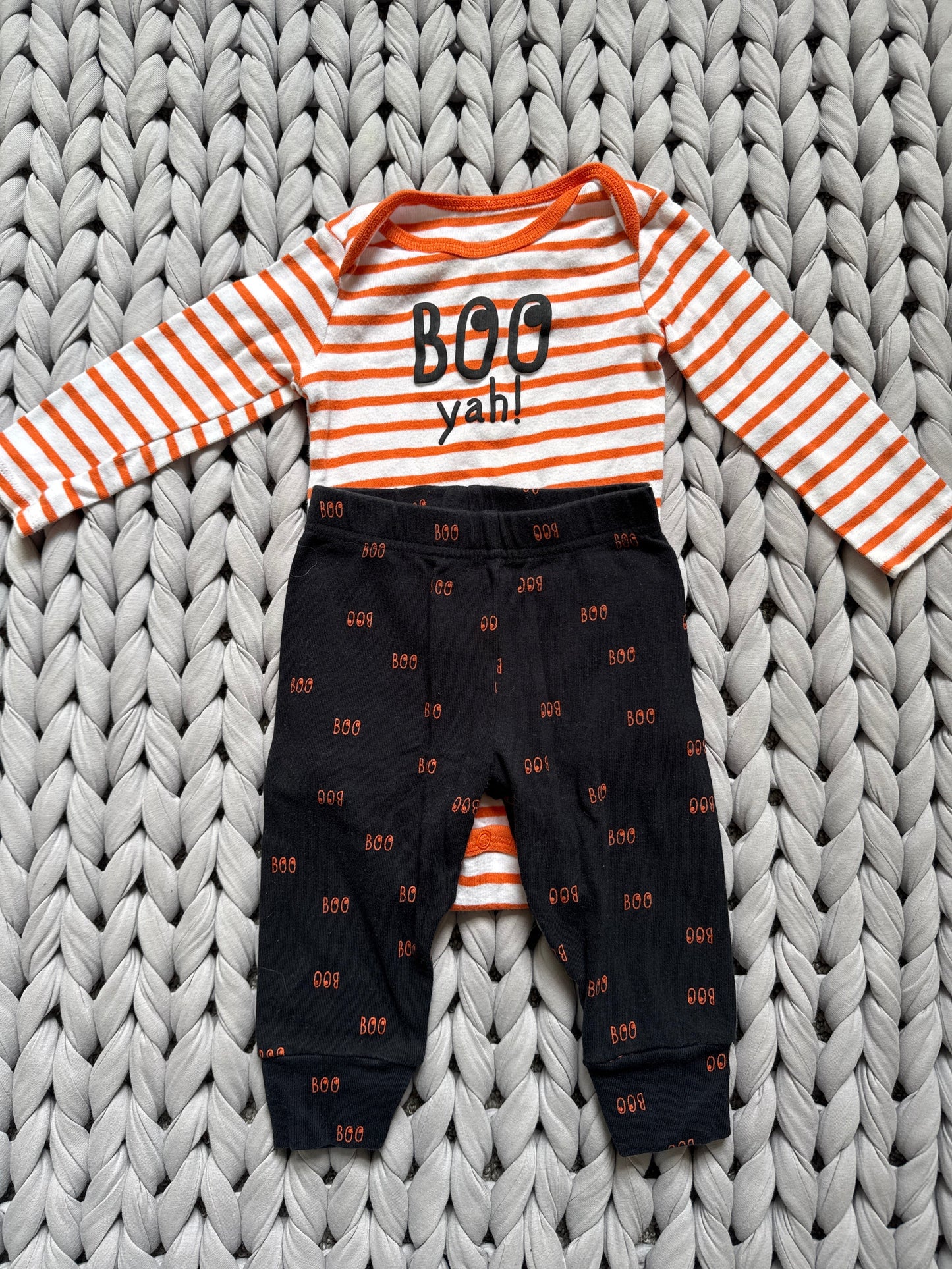 Seller #127 Carter’s Halloween onesie & pants Size 9 month