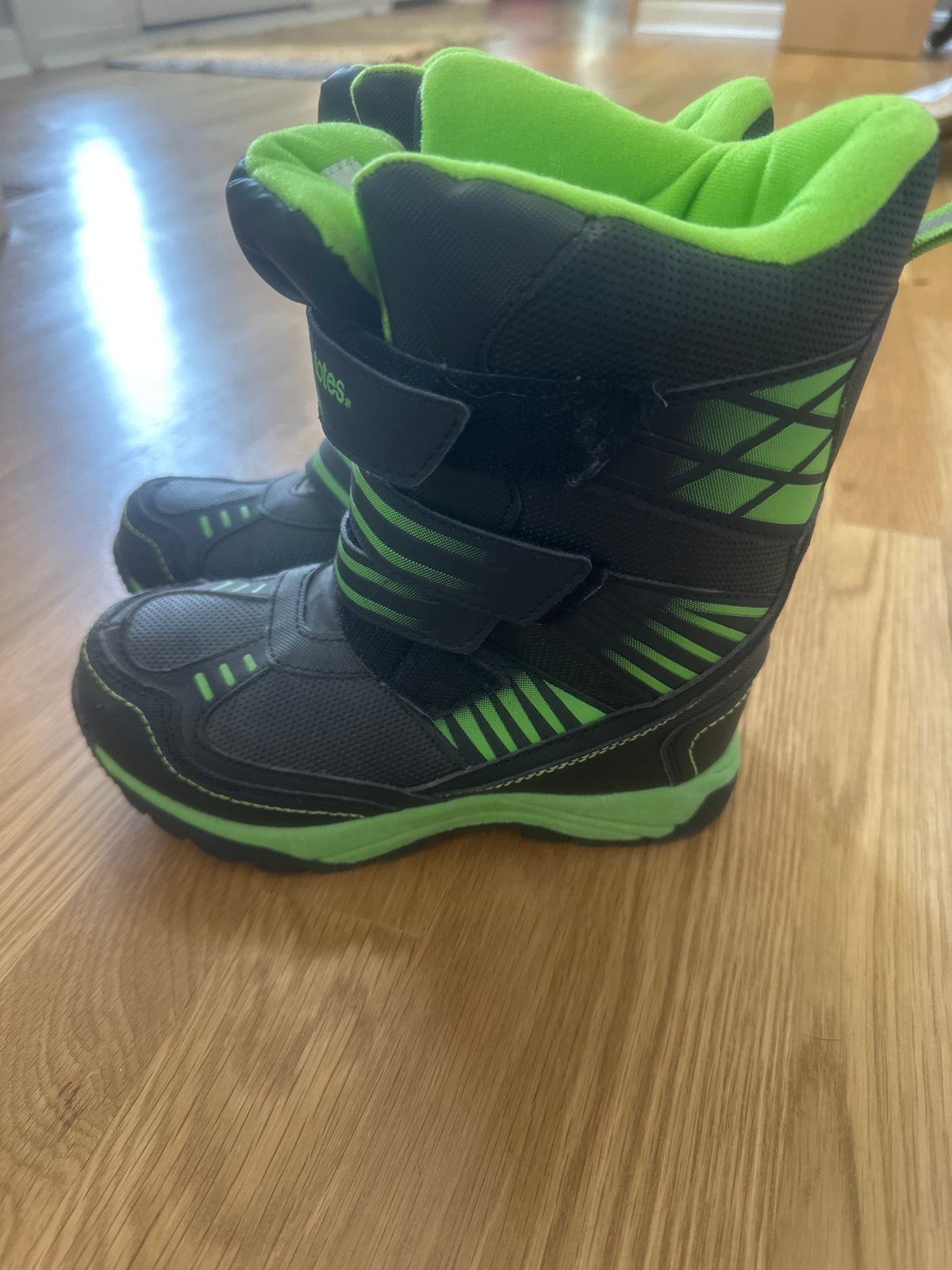 #130 Totes Boys Winter Snow Boots Sz 2M