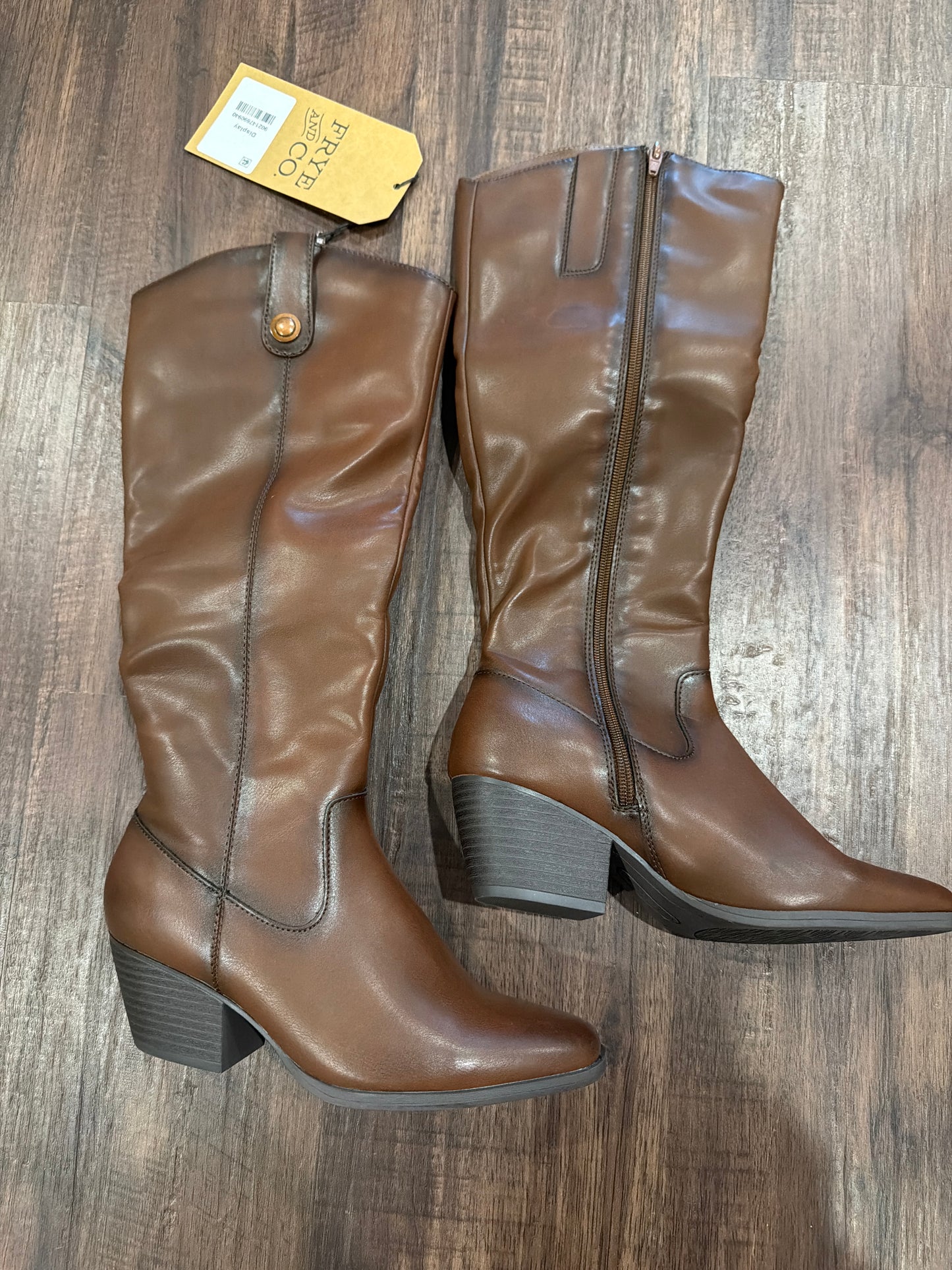#107 new in box- Frye and Co womens size 7 boots