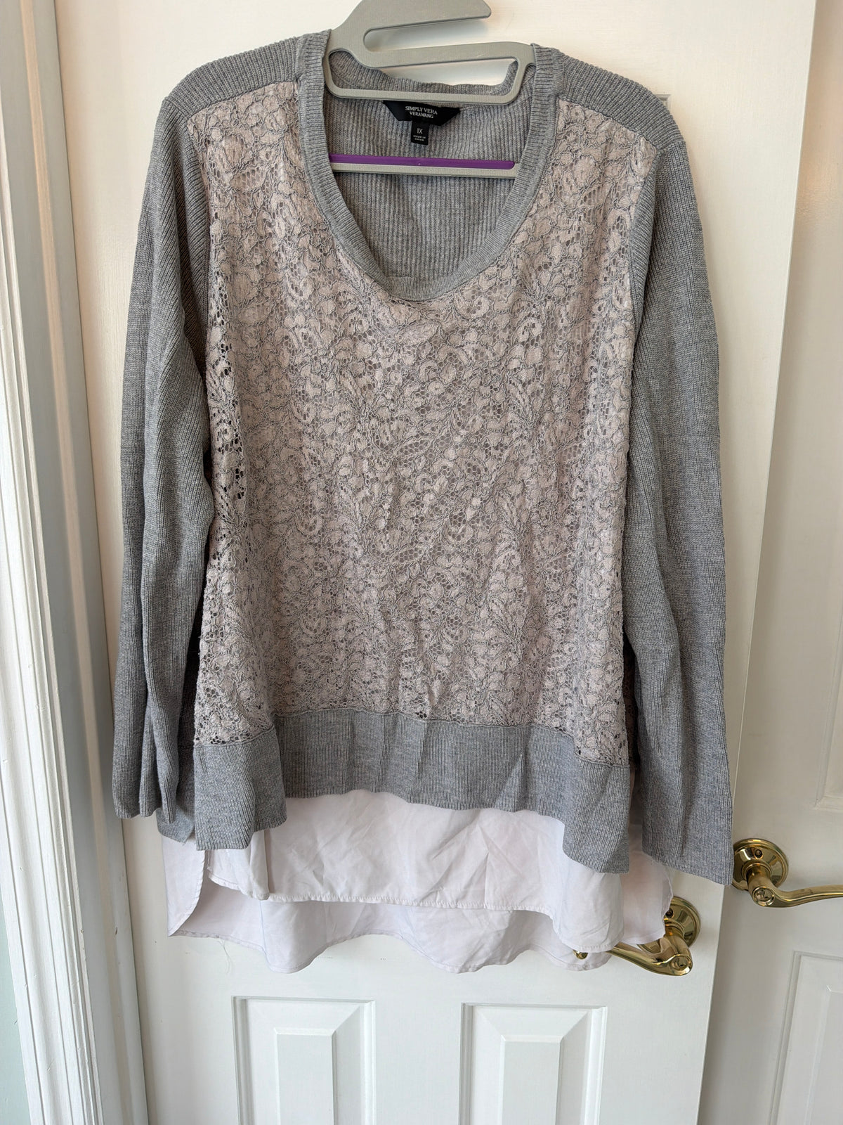 #47 women sweater. Vera wang. 1x