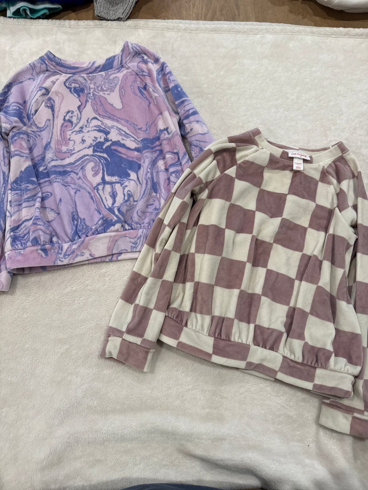 #81 Girls 6 cat and Jack velour material sweatshirts euc