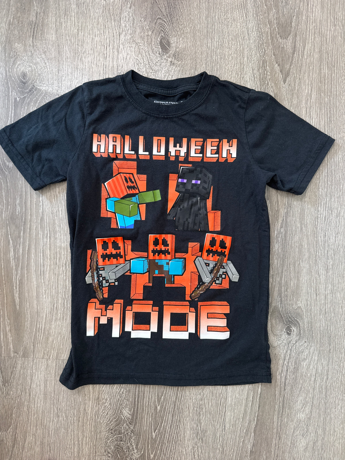 #149 Boys size 8 Halloween Minecraft shirt
