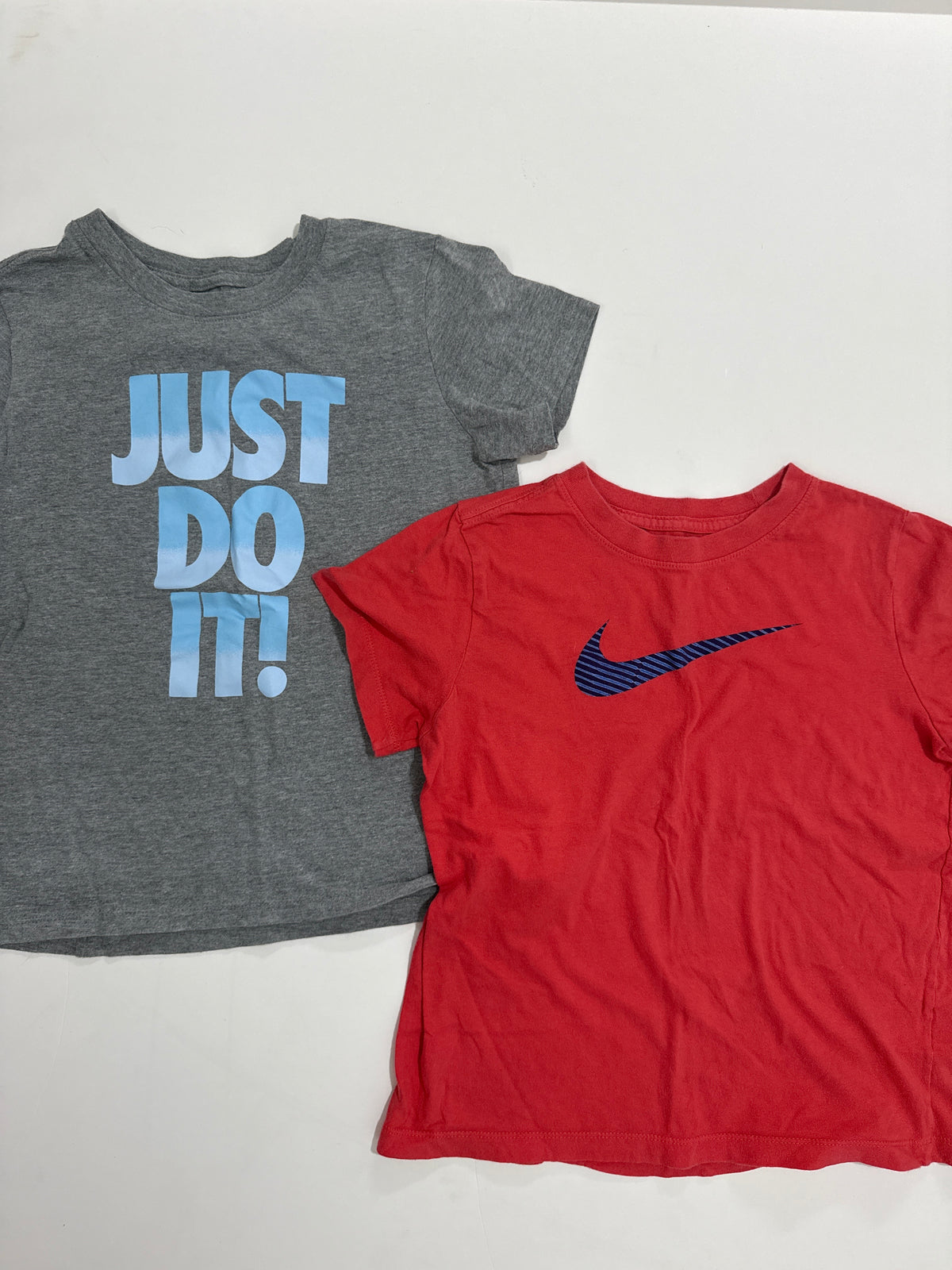 #64 Nike T-shirt Set GUC Size M