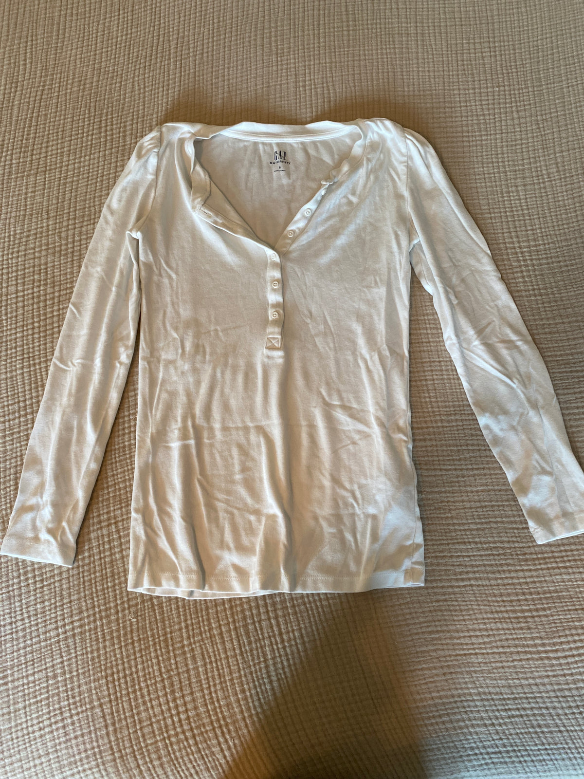 #63-Gap white maternity long sleeve-size small