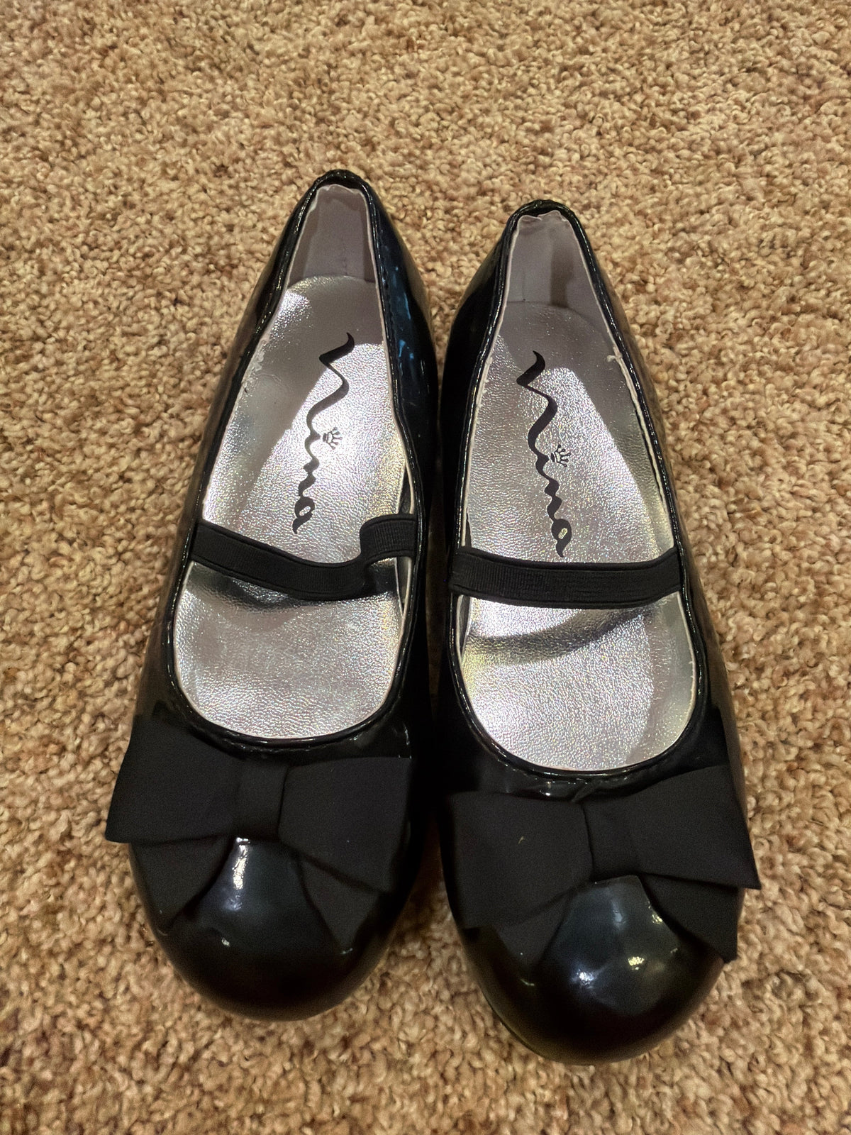 #47, Girls black dress shoes. Nina size 10.5