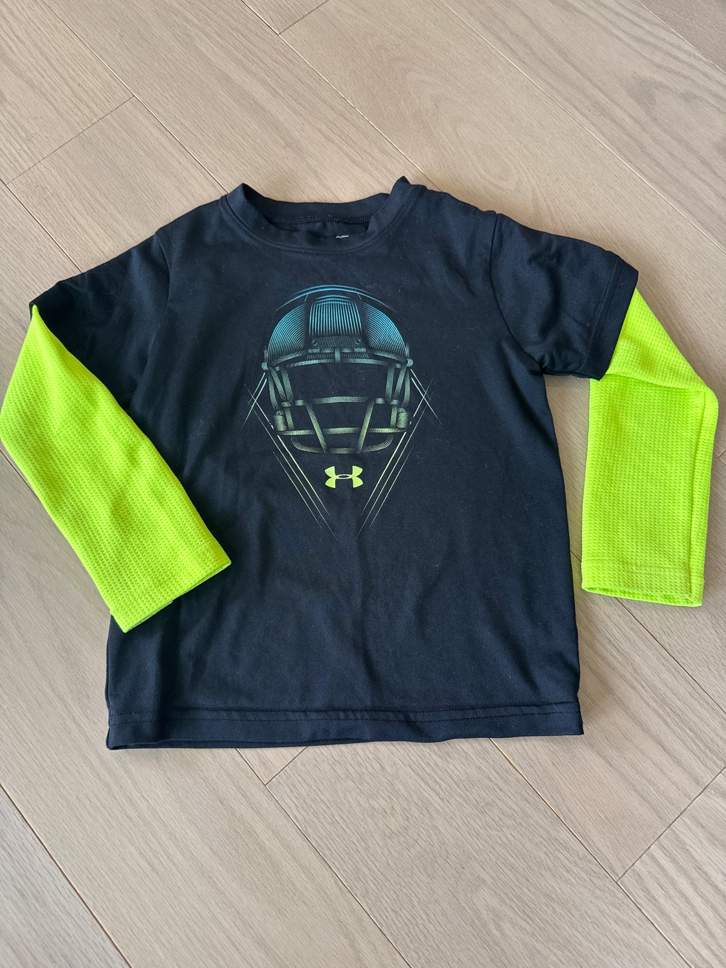 Seller #216 Boys Under Armour long sleeve football shirt, sz 3T EUC