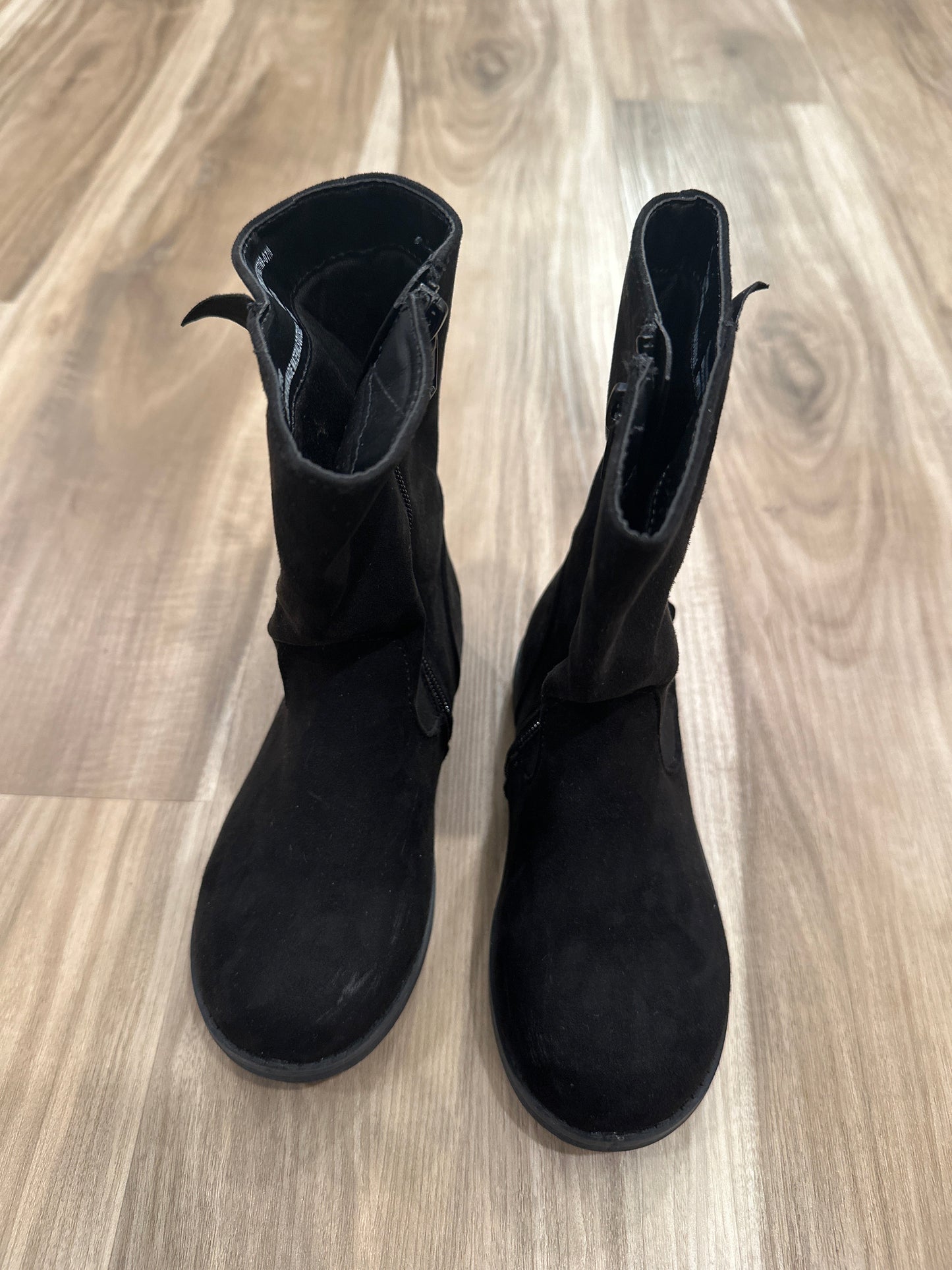 Seller 147 | reduced Girls size 11 black boots | cat and Jack