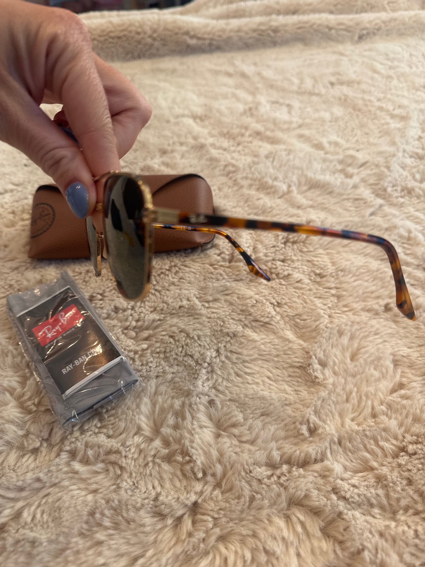 Seller 108 RayBan RB 3688 Arista Style! EUC- almost brand new. Didn’t wear much!