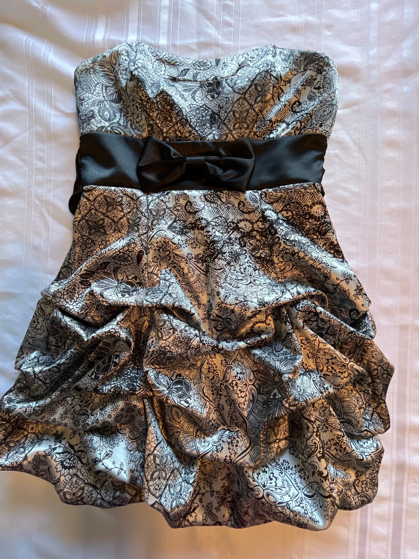 #43 Juniors medium party dress EUC