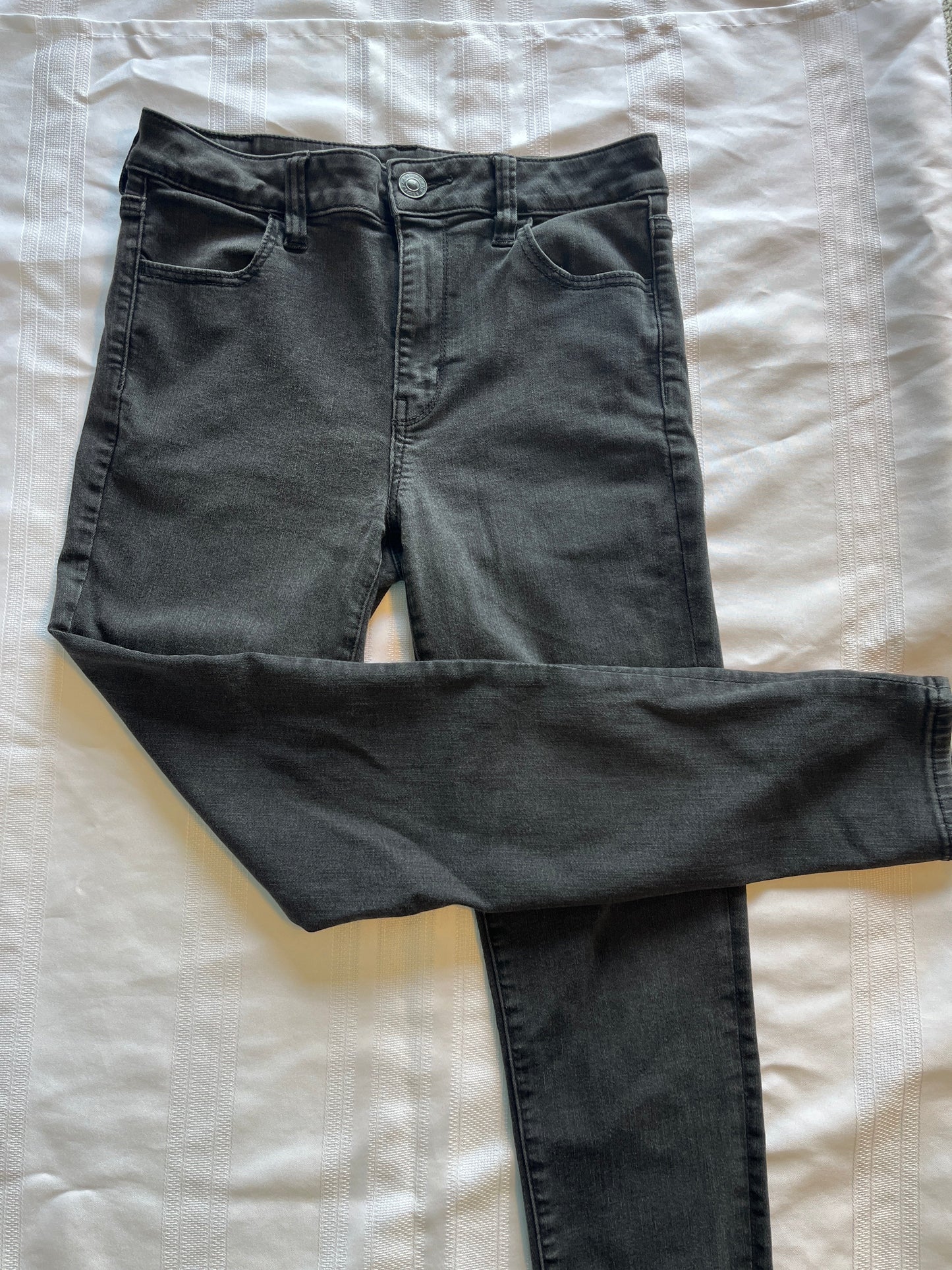 #29 Junior's size 10 American eagle black stretch jeans - straight leg EUC