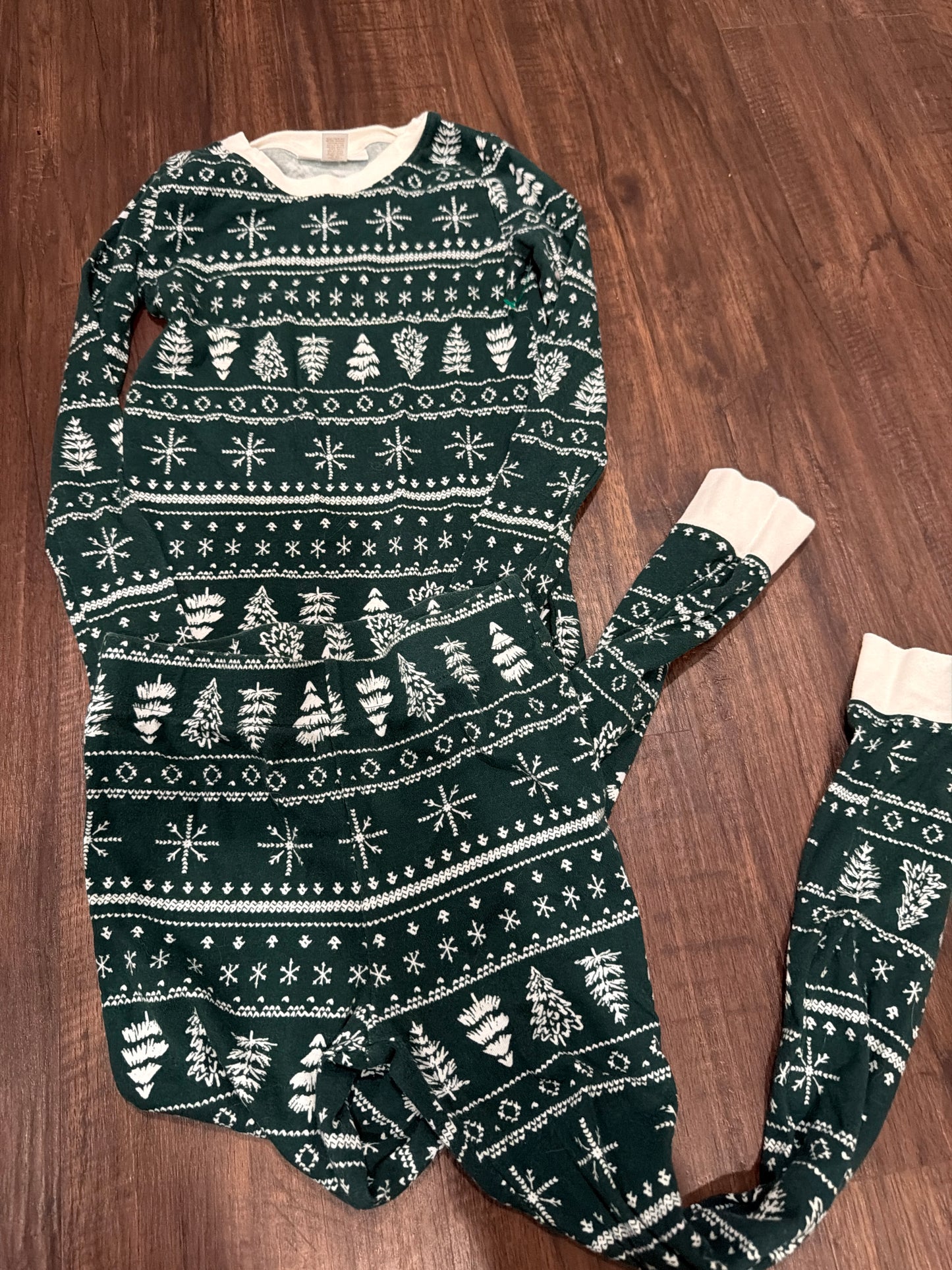 #107 size 8 gender neutral Lauren Conrad holiday pajama set