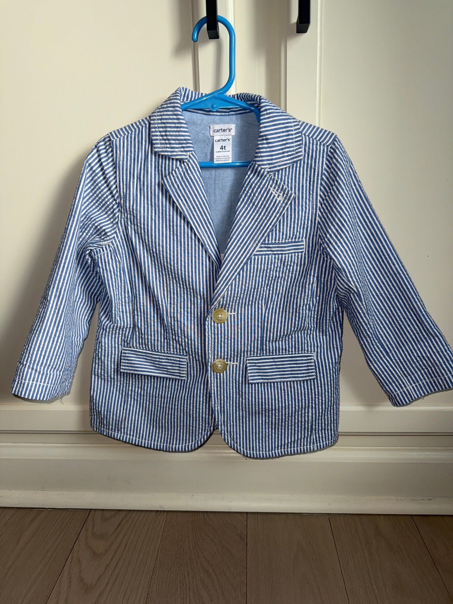 Seller #216, Boys Carter’s seersucker jacket, NWOT size 4T