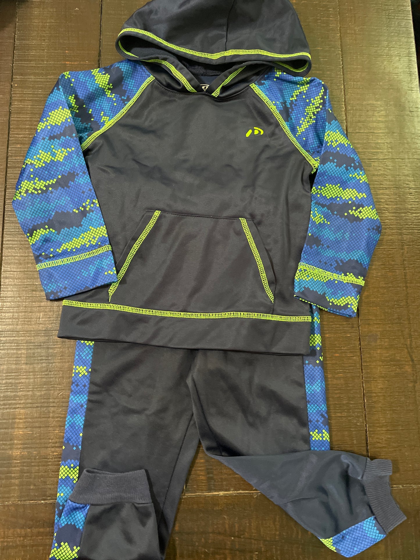 Seller #121 Toddler boys 2t athletic hoodie and pants
