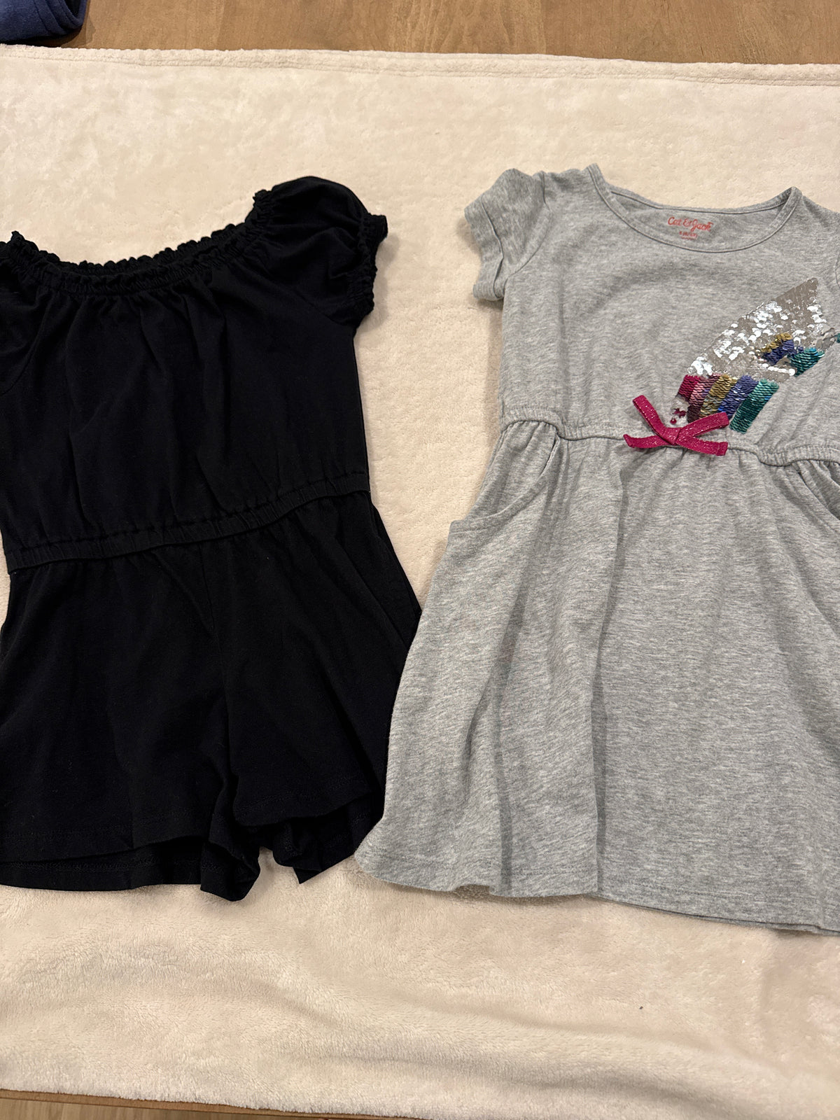 #81 Girls 6 Black oldnavy romper and gray cat and Jack rainbow dress euc
