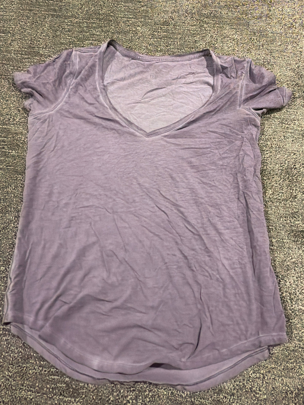 #133 Womens Lululemon v neck 8? No size tag
