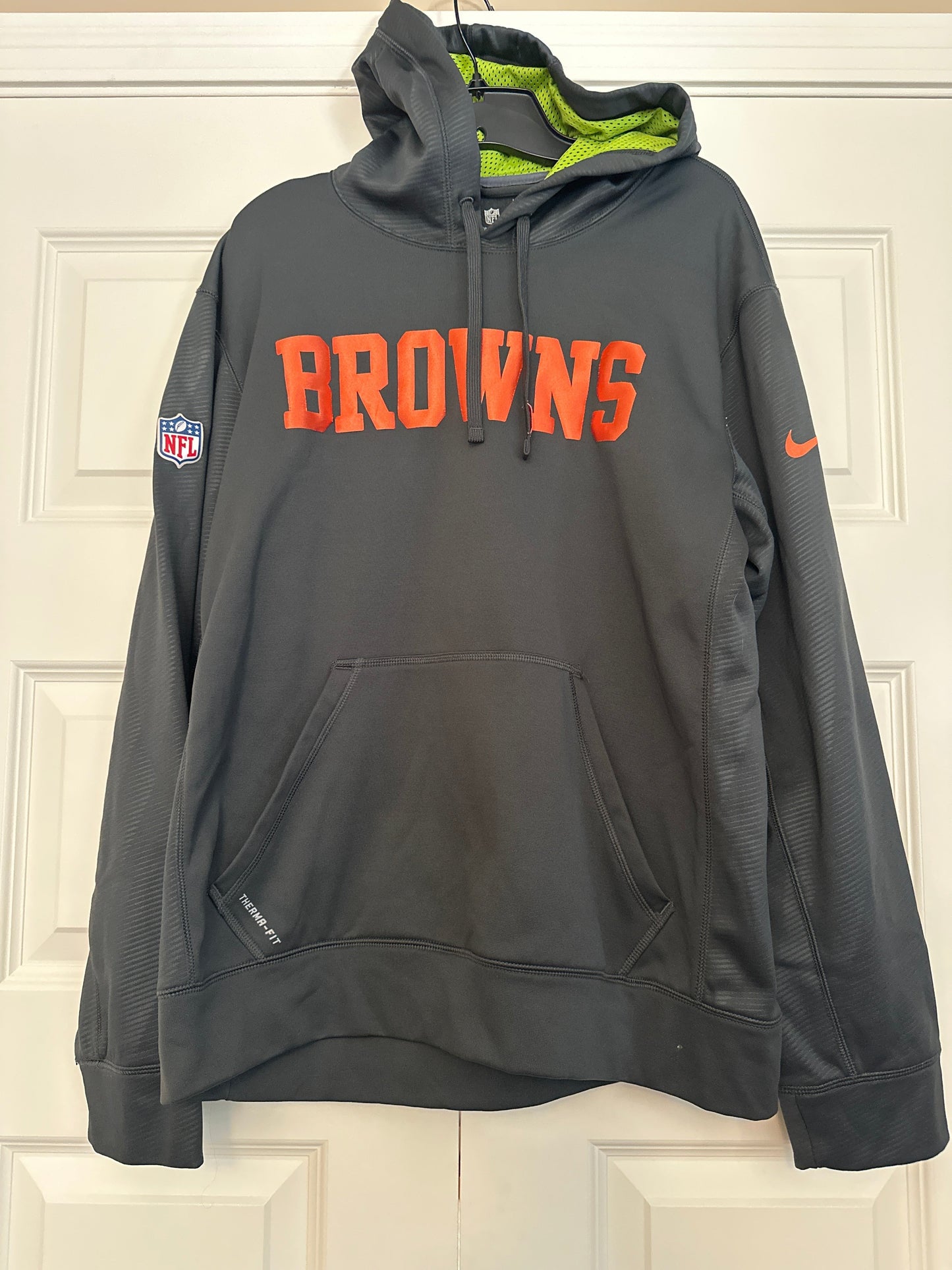 Seller 147 | Women’s M | NFL Brown’s pullover