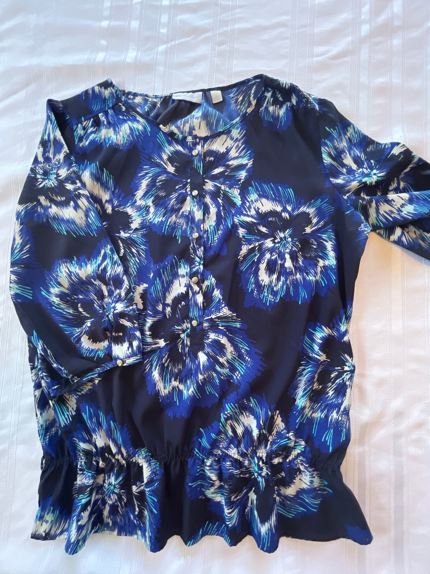 #43 Women’s large shirt EUC