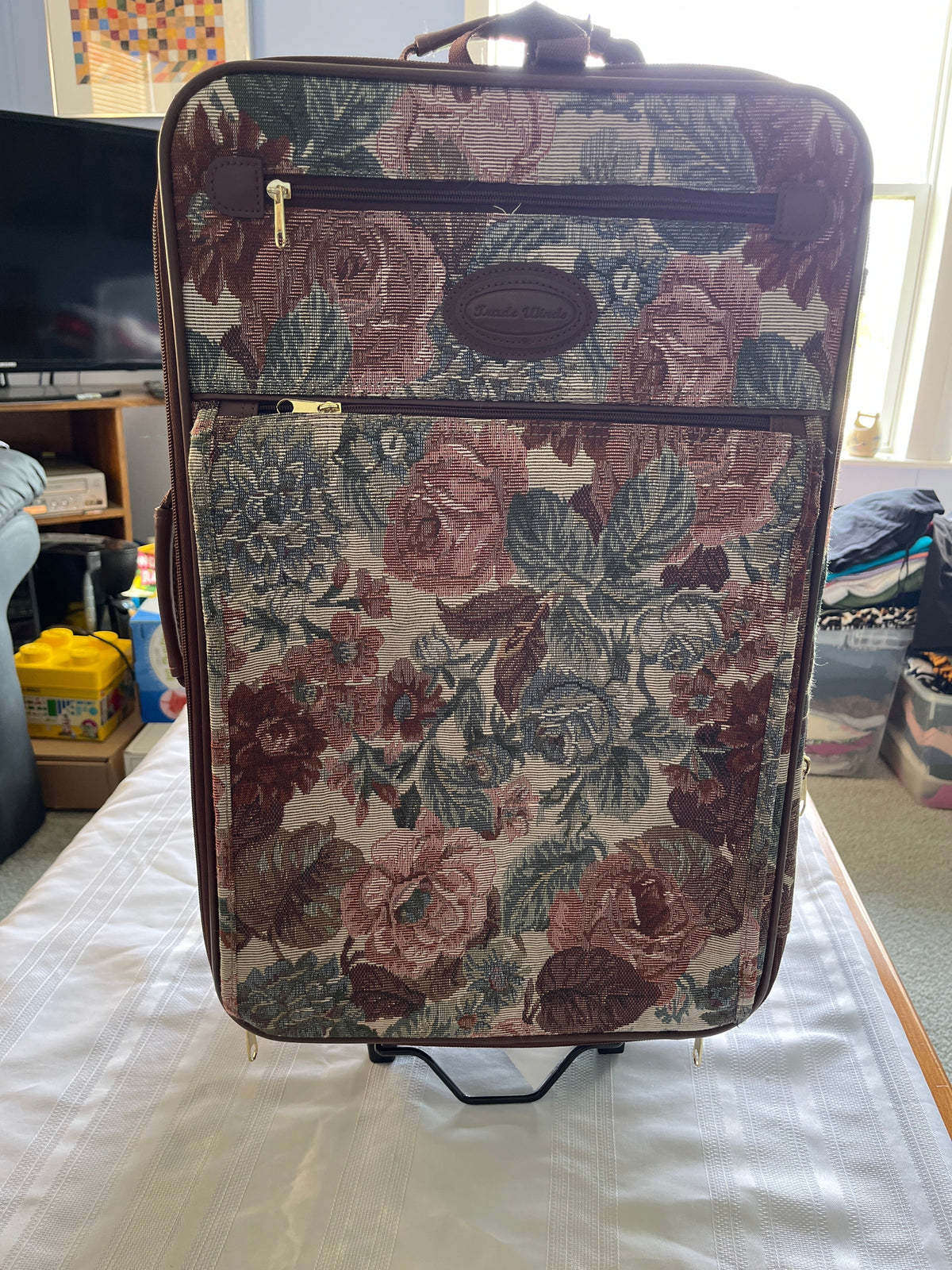 #43 Suitcase Medium