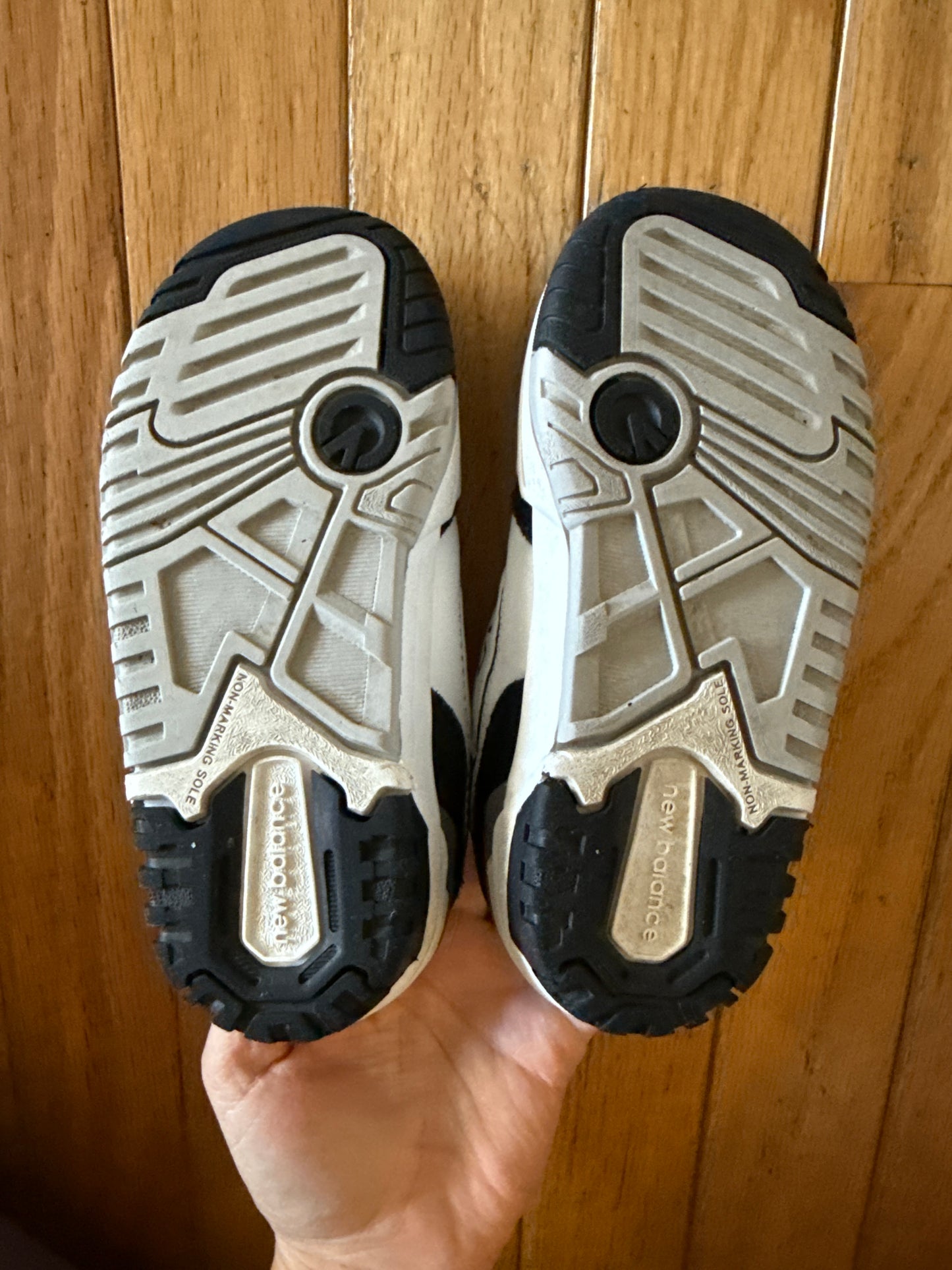 178 new balance 550 boys size 9 VGUC