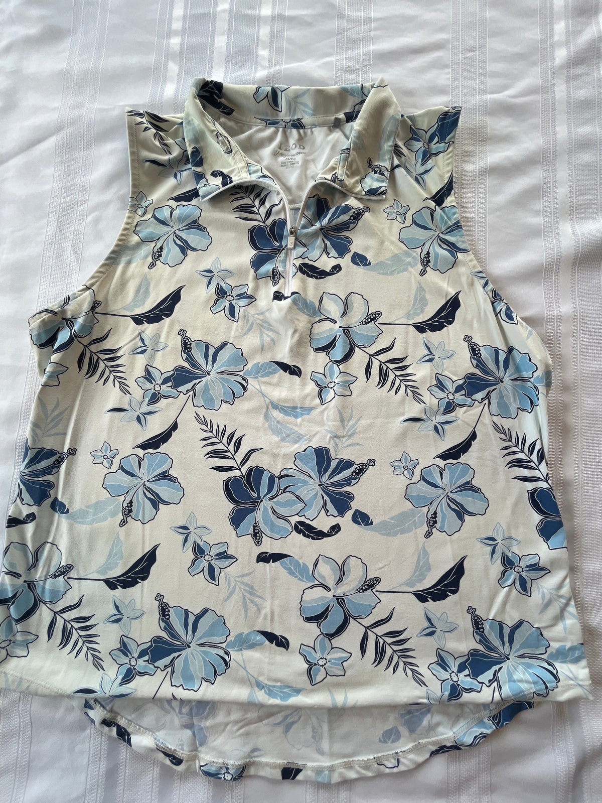 #43 Women’s XL Izod performance sleeveless shirt EUC